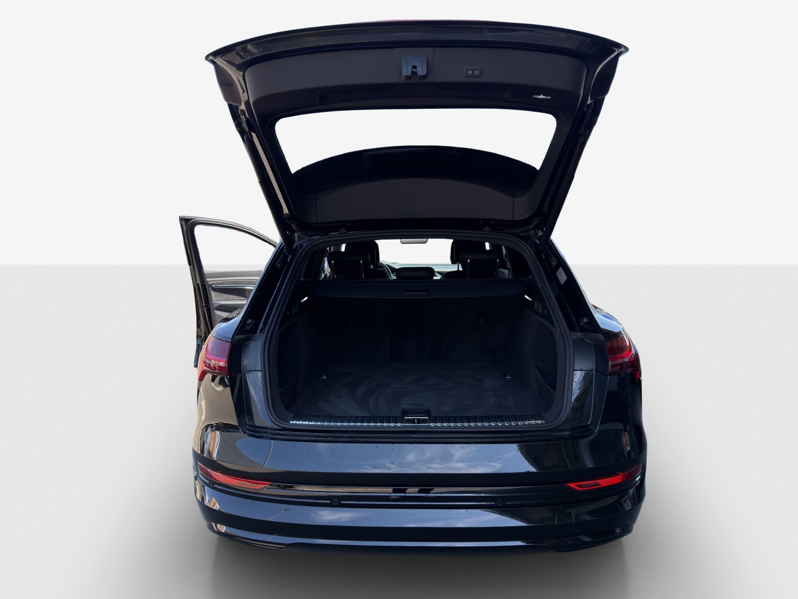 AUDI e-tron 55 Advanced quattro-image-12