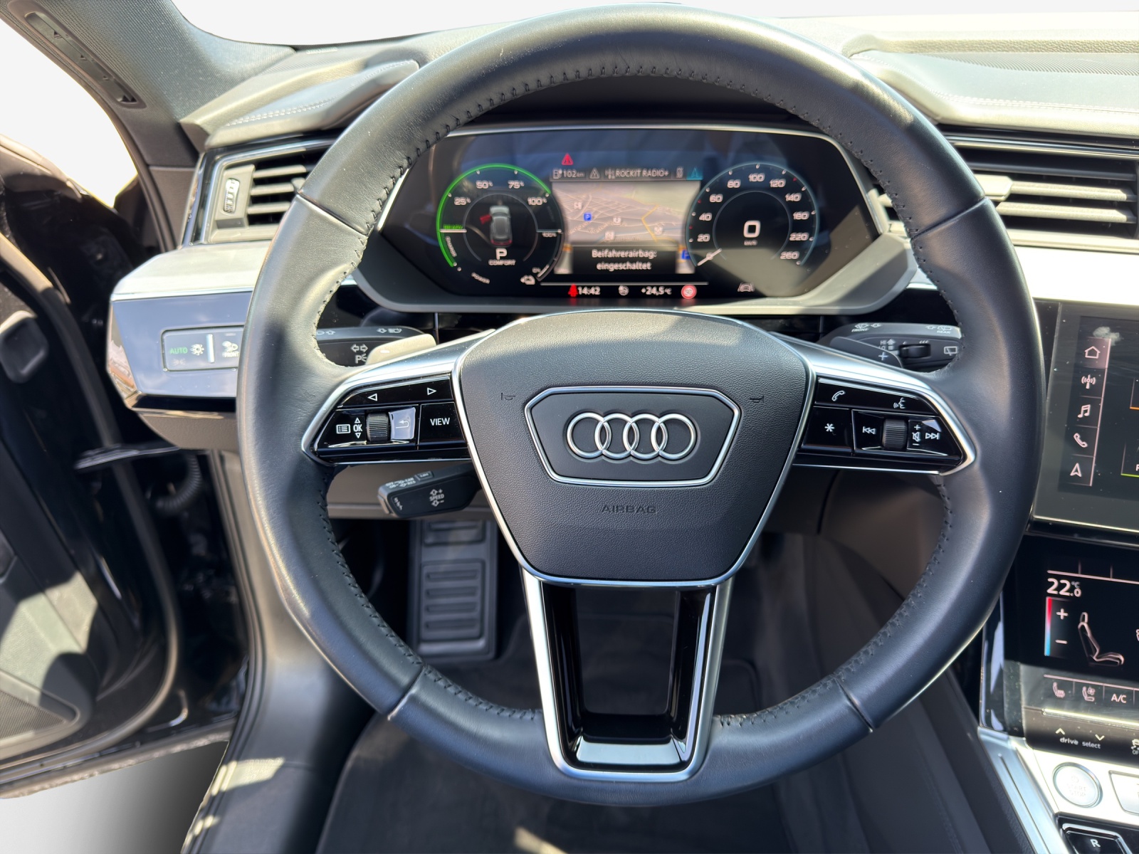 AUDI e-tron 55 Advanced quattro-image-9