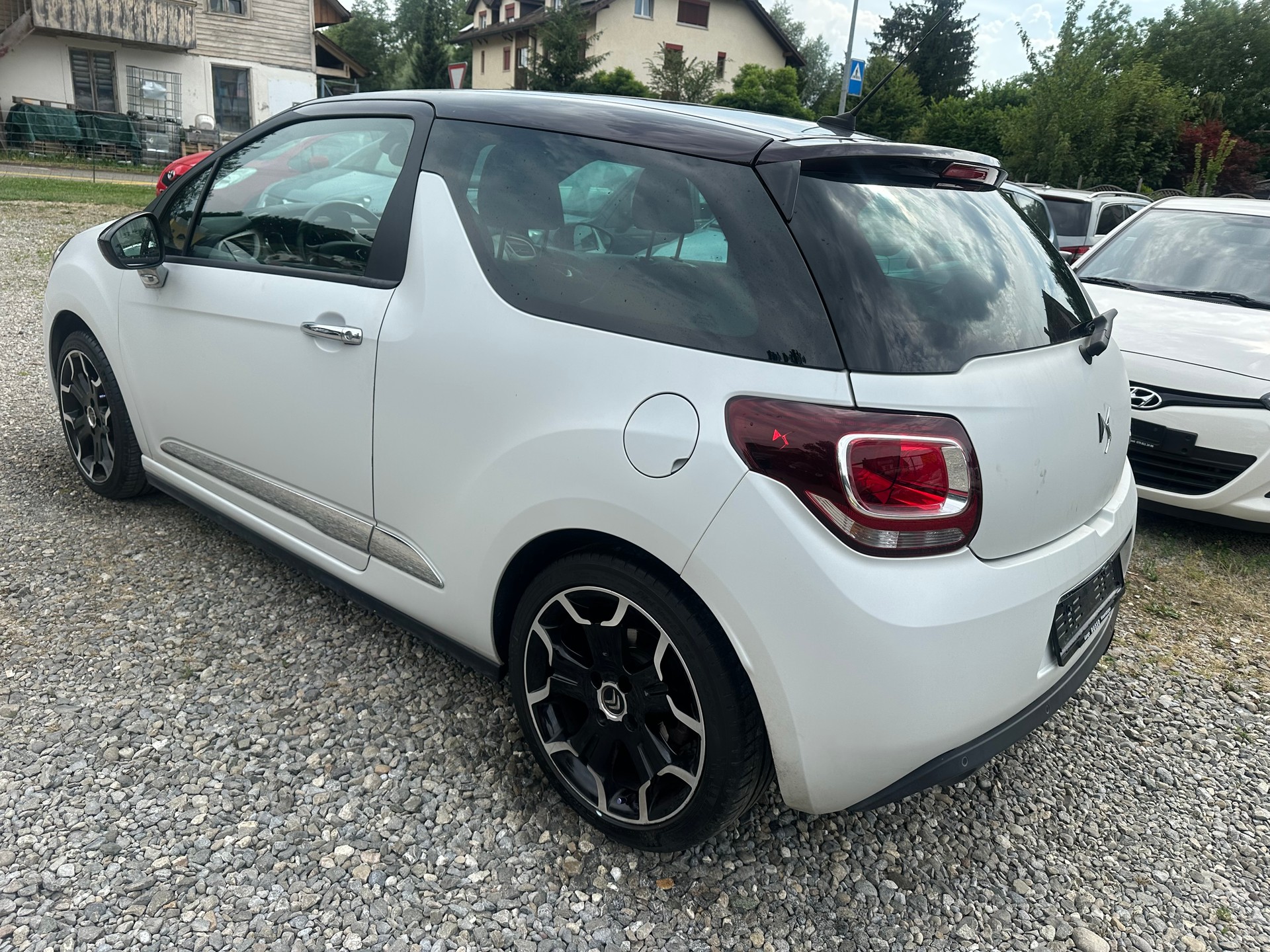 DS AUTOMOBILES DS 3 1.2 PureTech SO Chic EAT-image-2