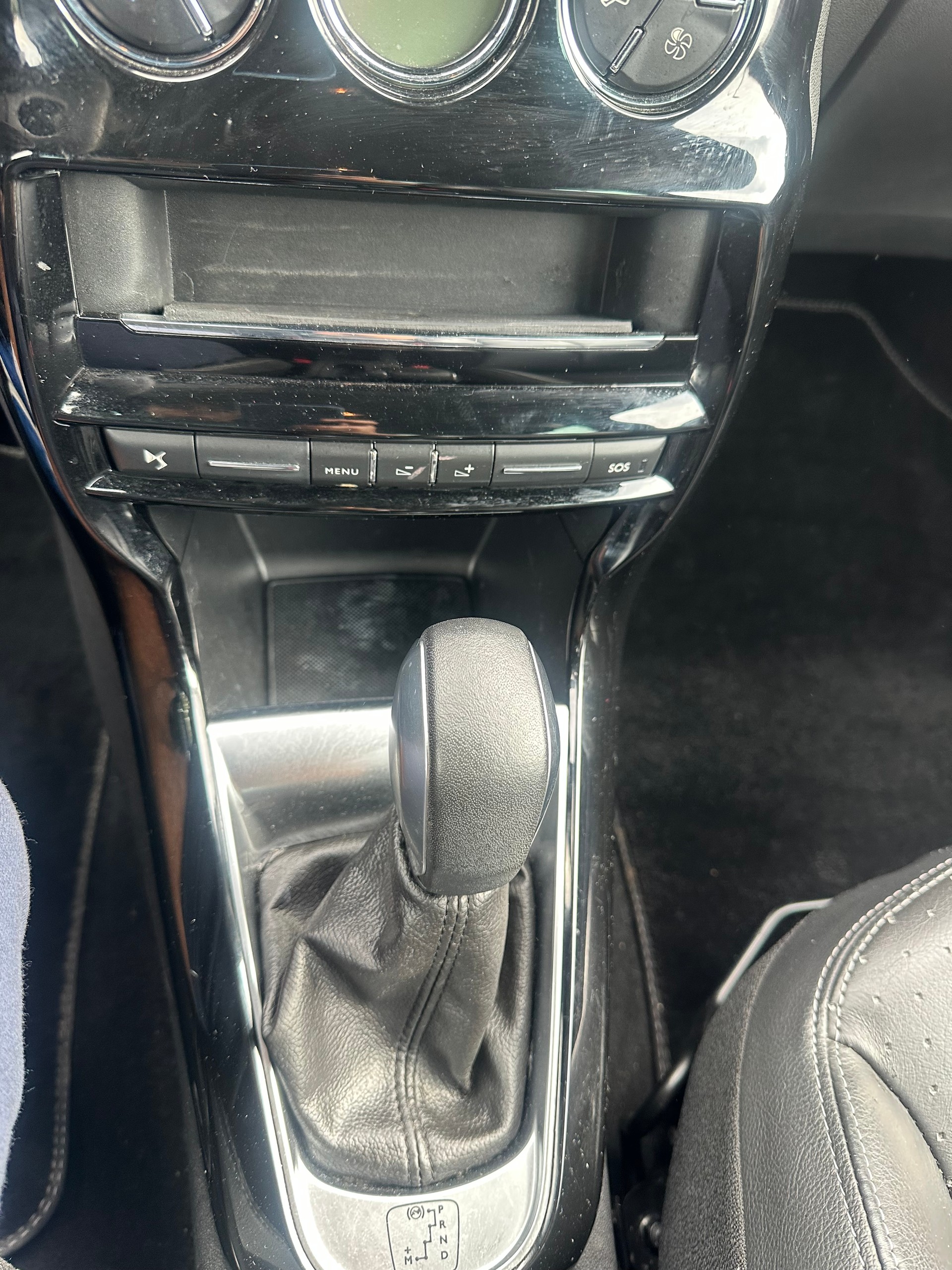 DS AUTOMOBILES DS 3 1.2 PureTech SO Chic EAT-image-4