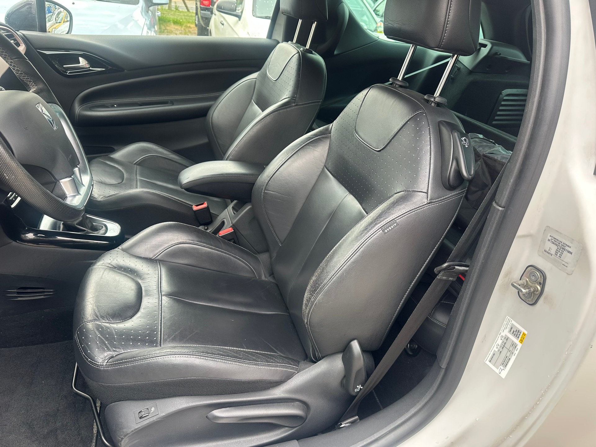 DS AUTOMOBILES DS 3 1.2 PureTech SO Chic EAT-image-7