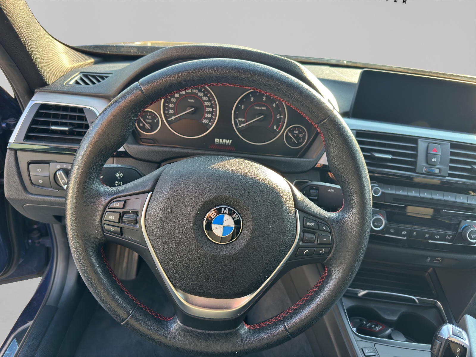BMW 320d xDrive-image-9