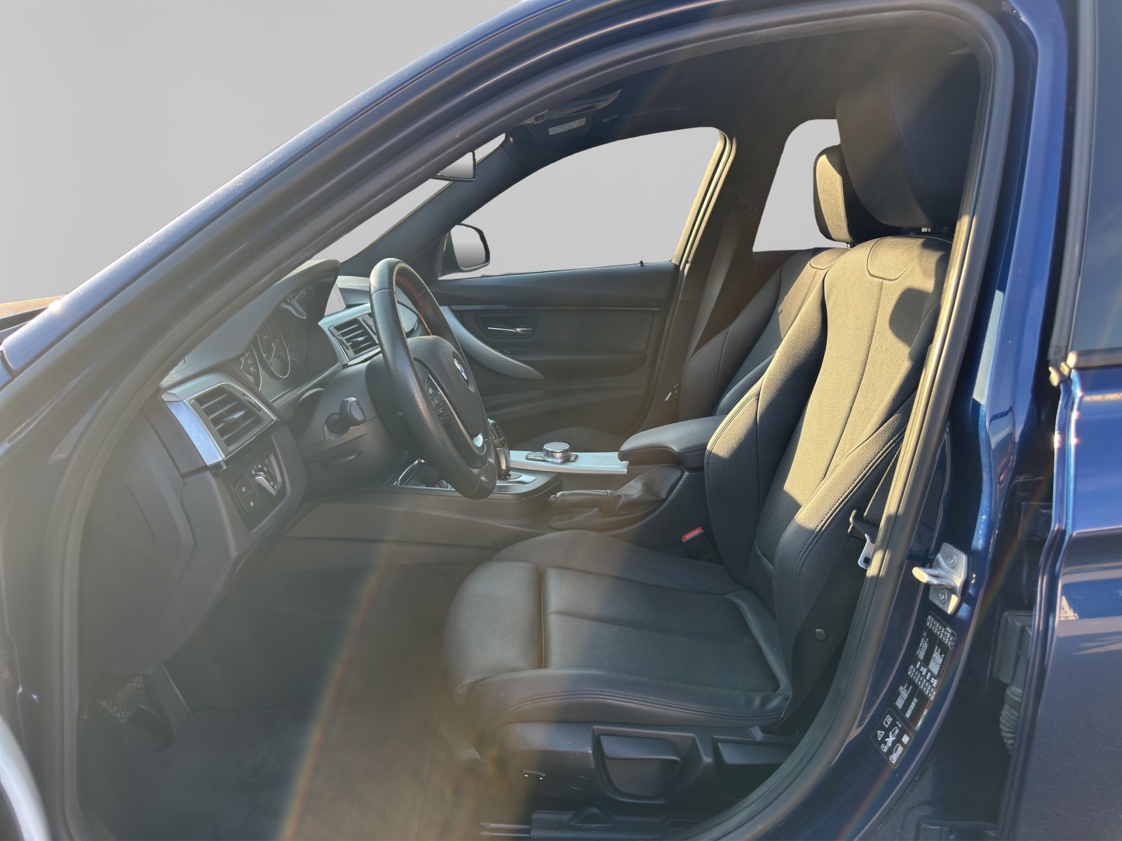 BMW 320d xDrive-image-8