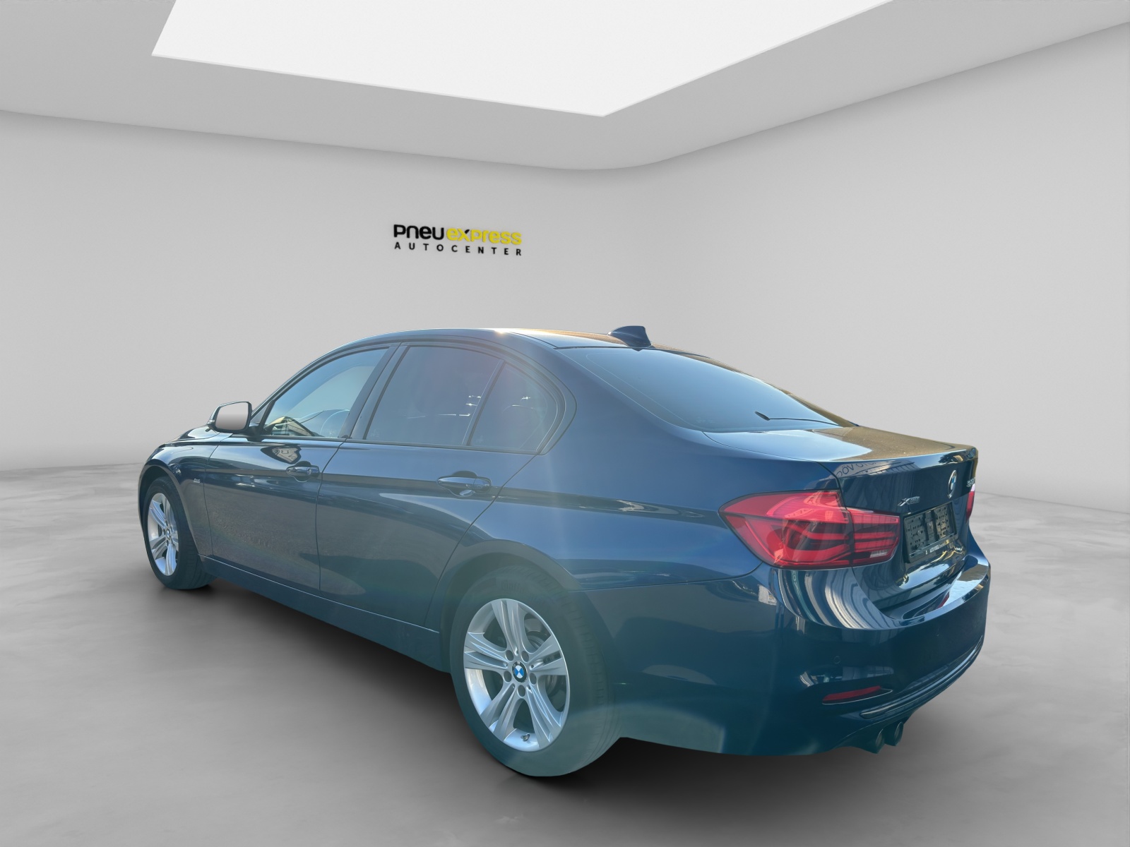 BMW 320d xDrive-image-3