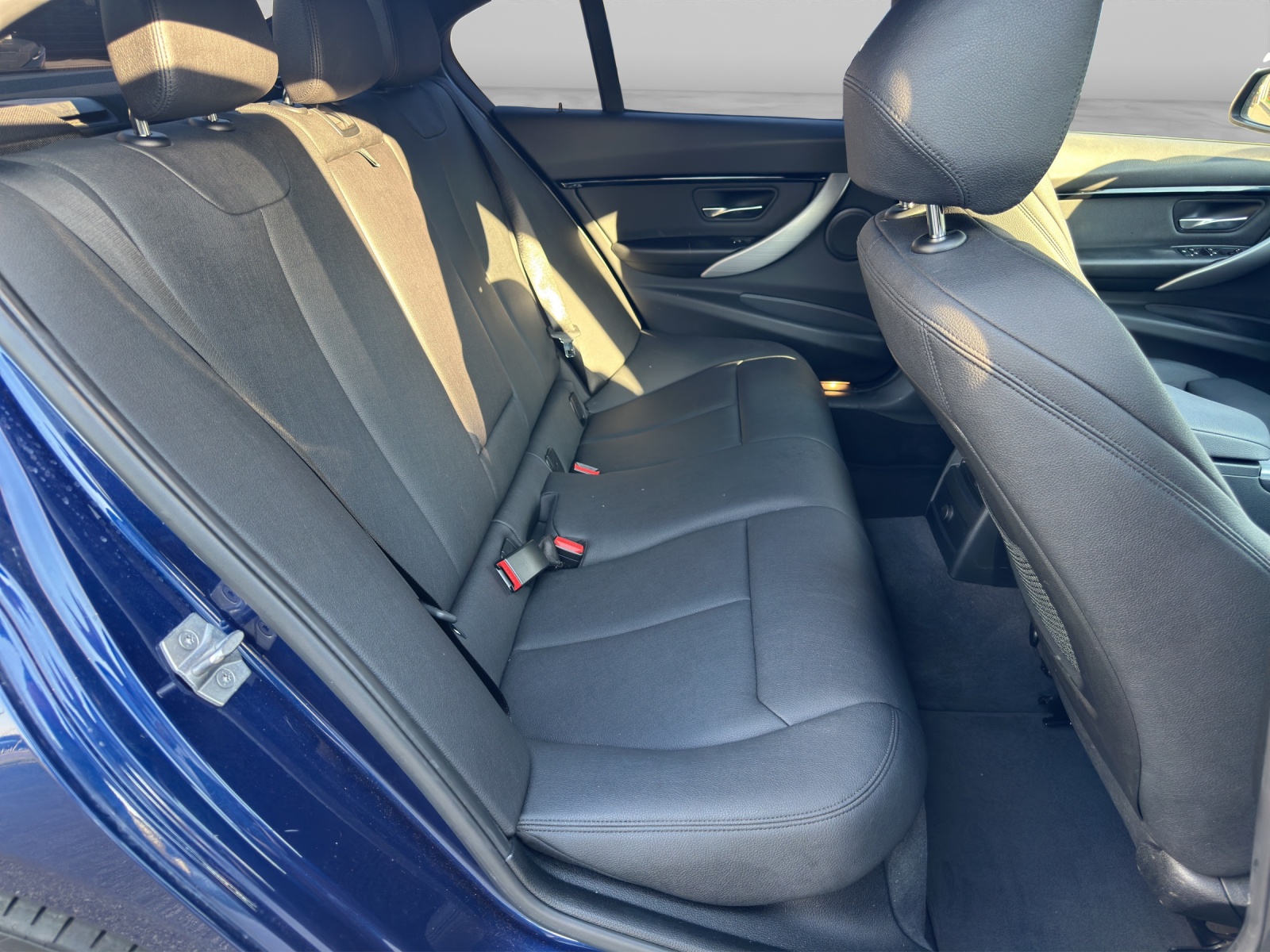 BMW 320d xDrive-image-17