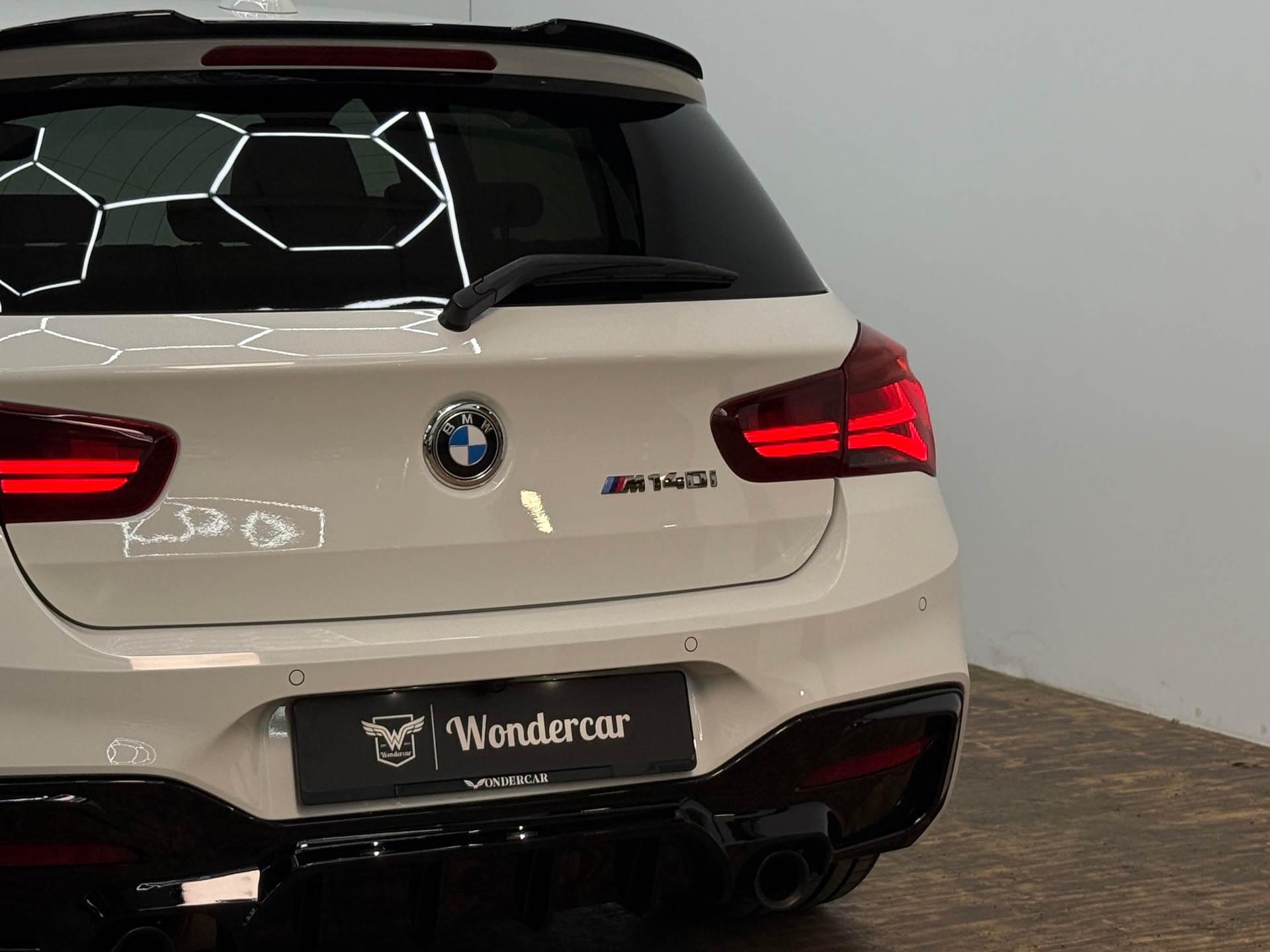 BMW M140i xDrive Steptronic-image-12