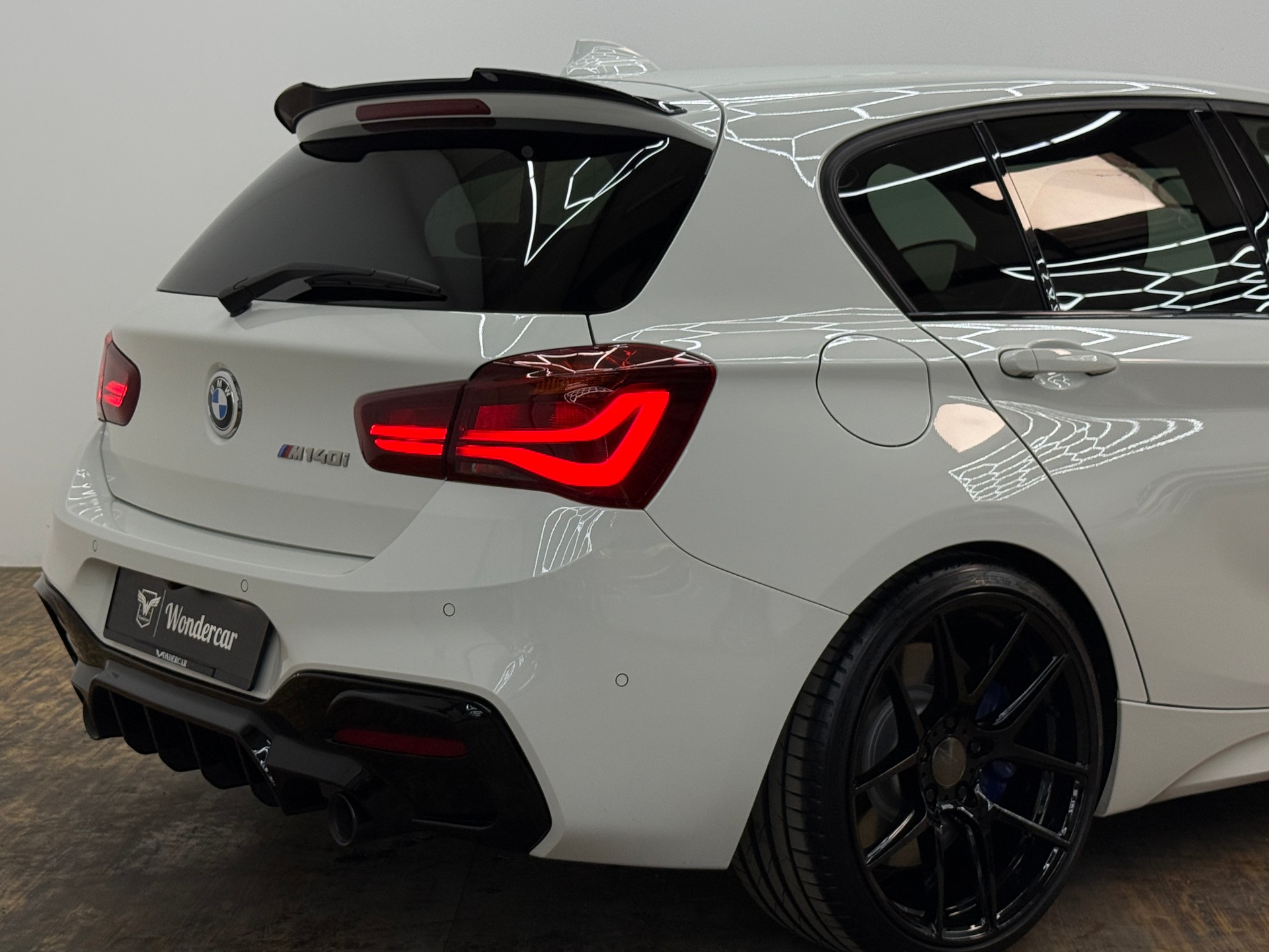 BMW M140i xDrive Steptronic-image-13