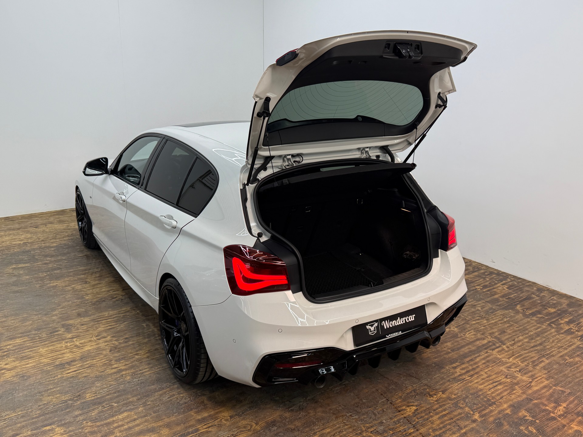 BMW M140i xDrive Steptronic-image-23