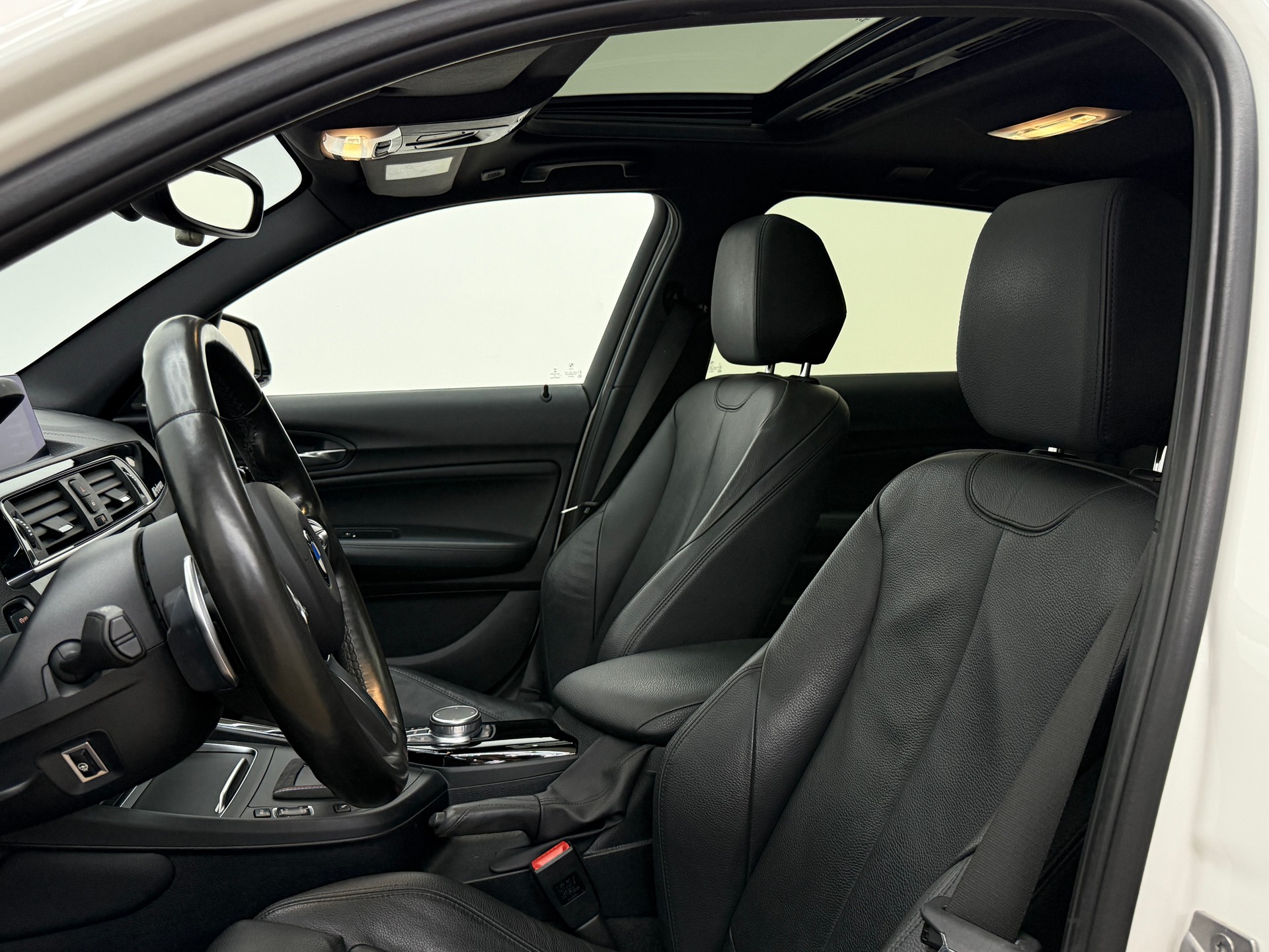 BMW M140i xDrive Steptronic-image-19