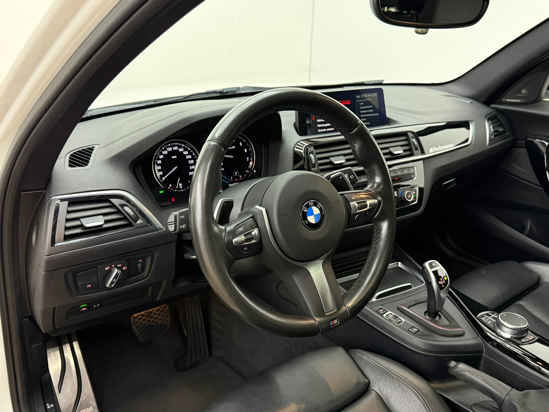 BMW M140i xDrive Steptronic-image-26