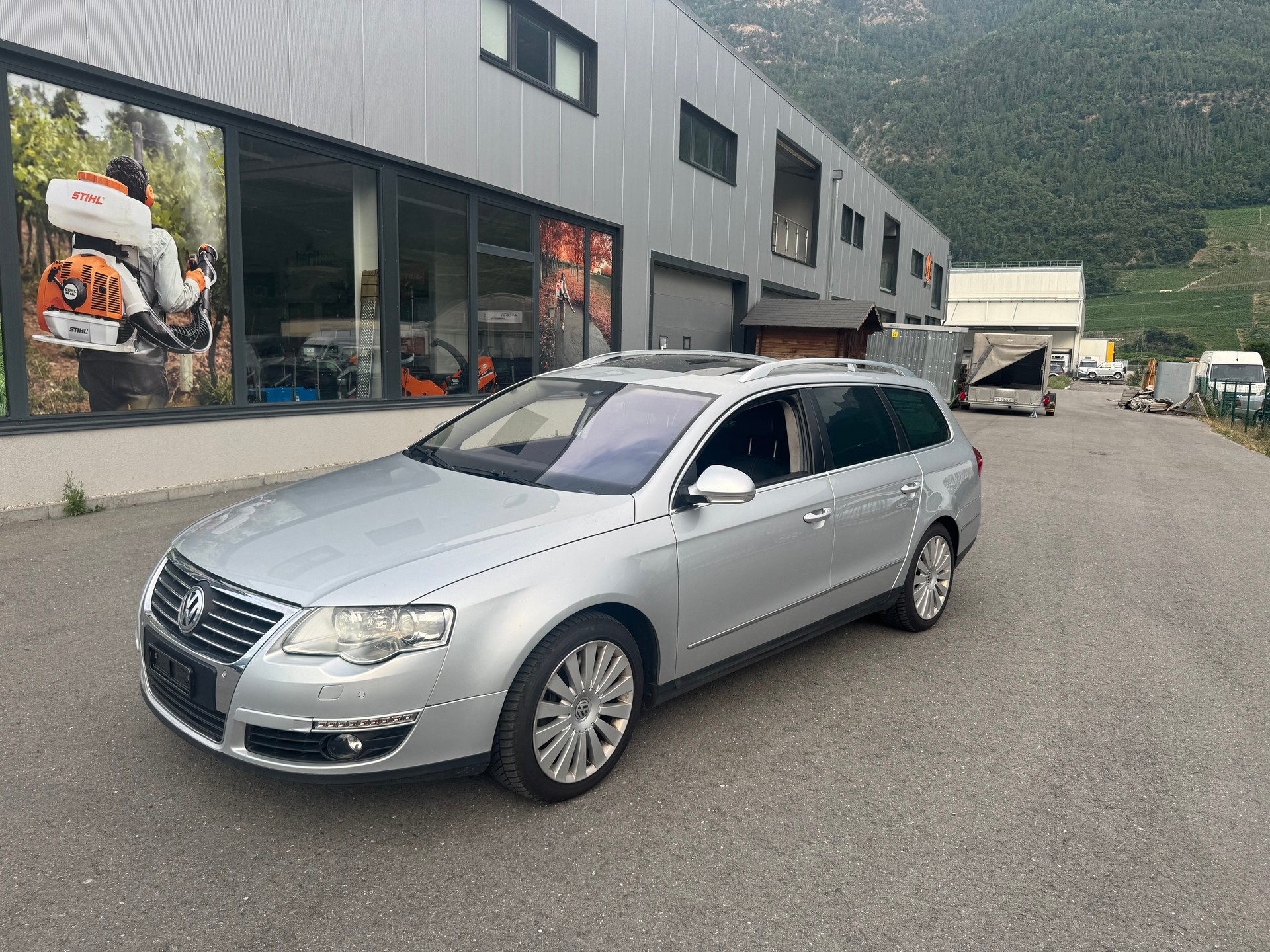 VW Passat Variant 3.2 V6 FSI Sportline 4Motion-image-0