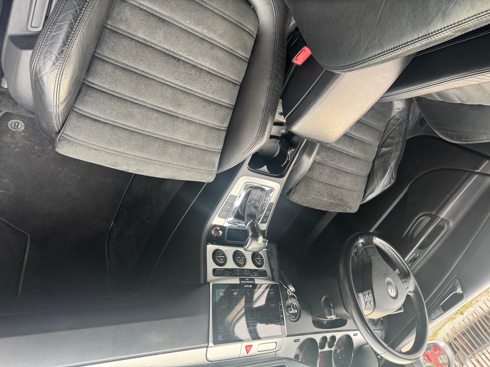 VW Passat Variant 3.2 V6 FSI Sportline 4Motion-image-5