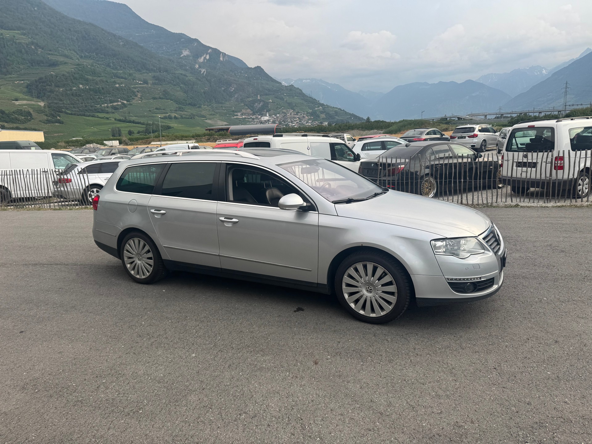 VW Passat Variant 3.2 V6 FSI Sportline 4Motion-image-2