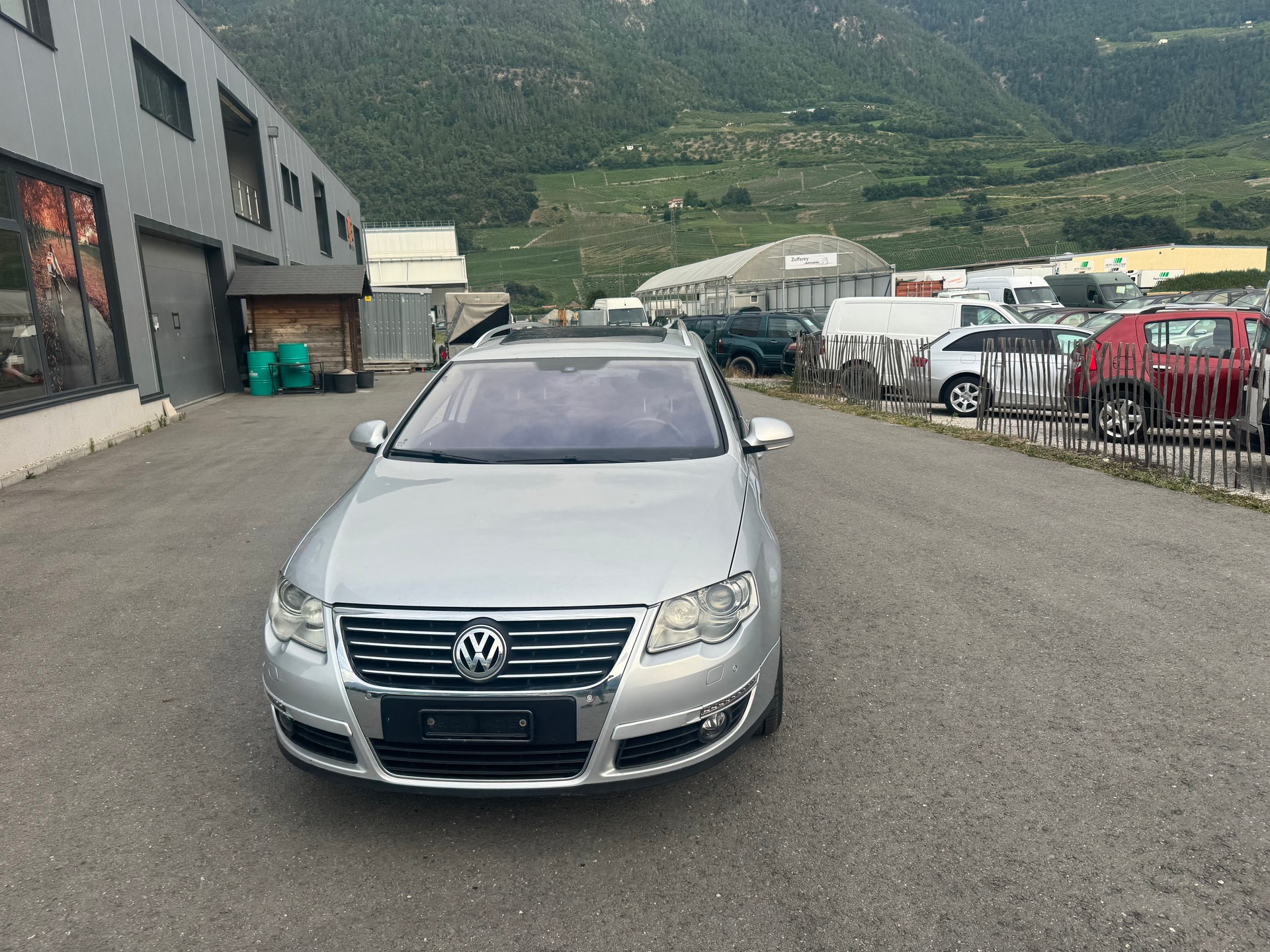 VW Passat Variant 3.2 V6 FSI Sportline 4Motion-image-1