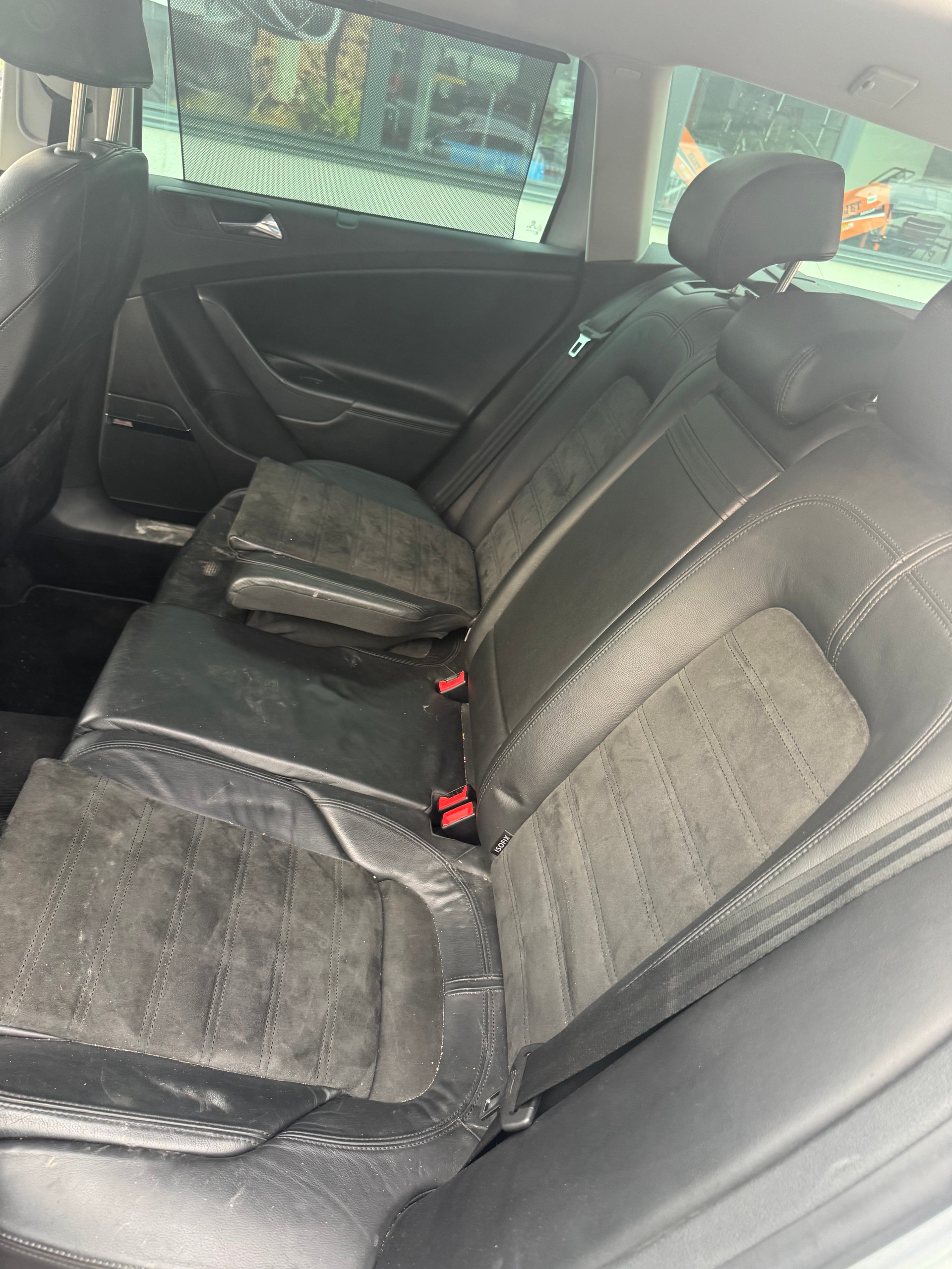 VW Passat Variant 3.2 V6 FSI Sportline 4Motion-image-6