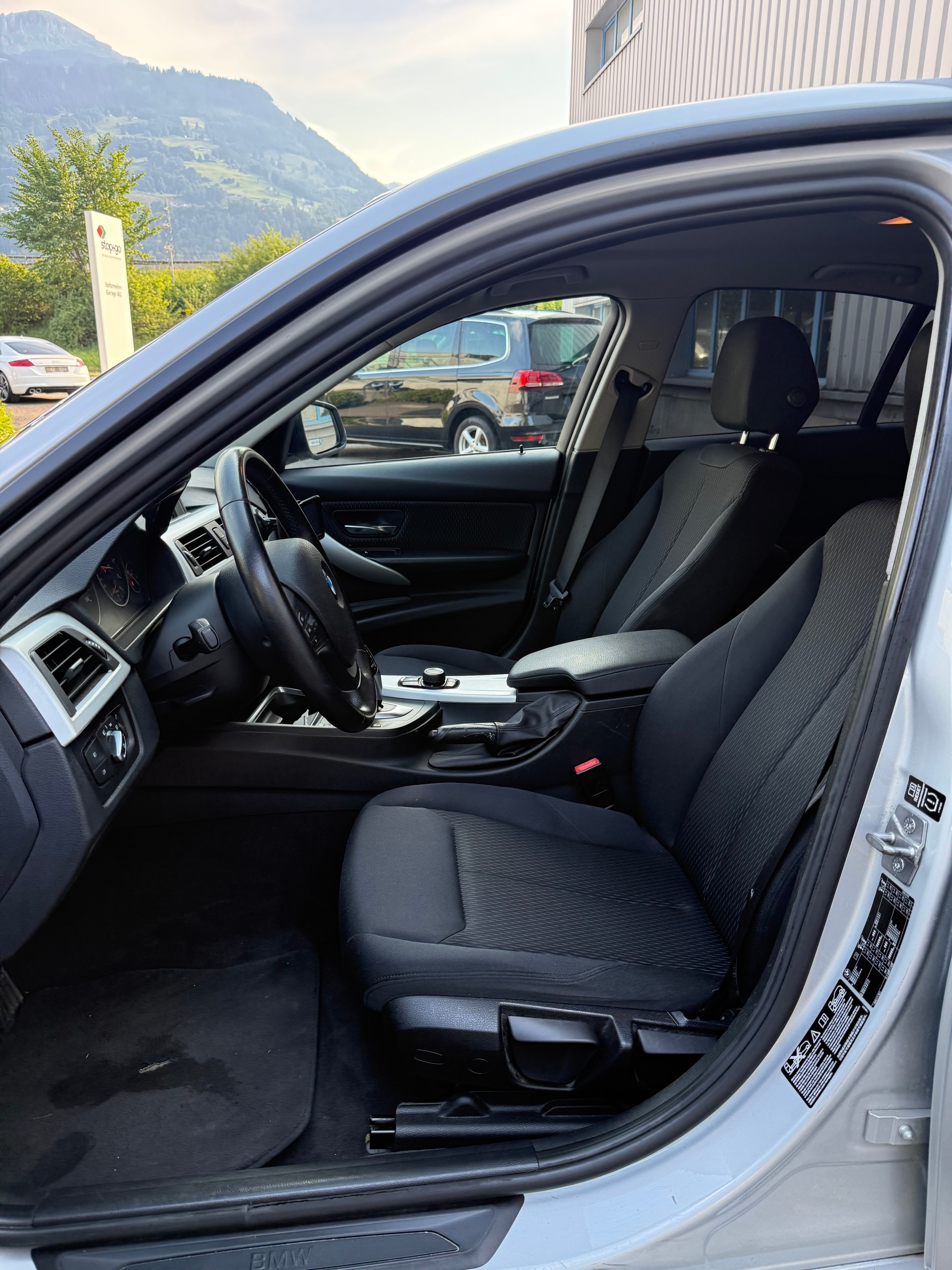BMW 320d xDrive Modern Line Steptronic-image-6
