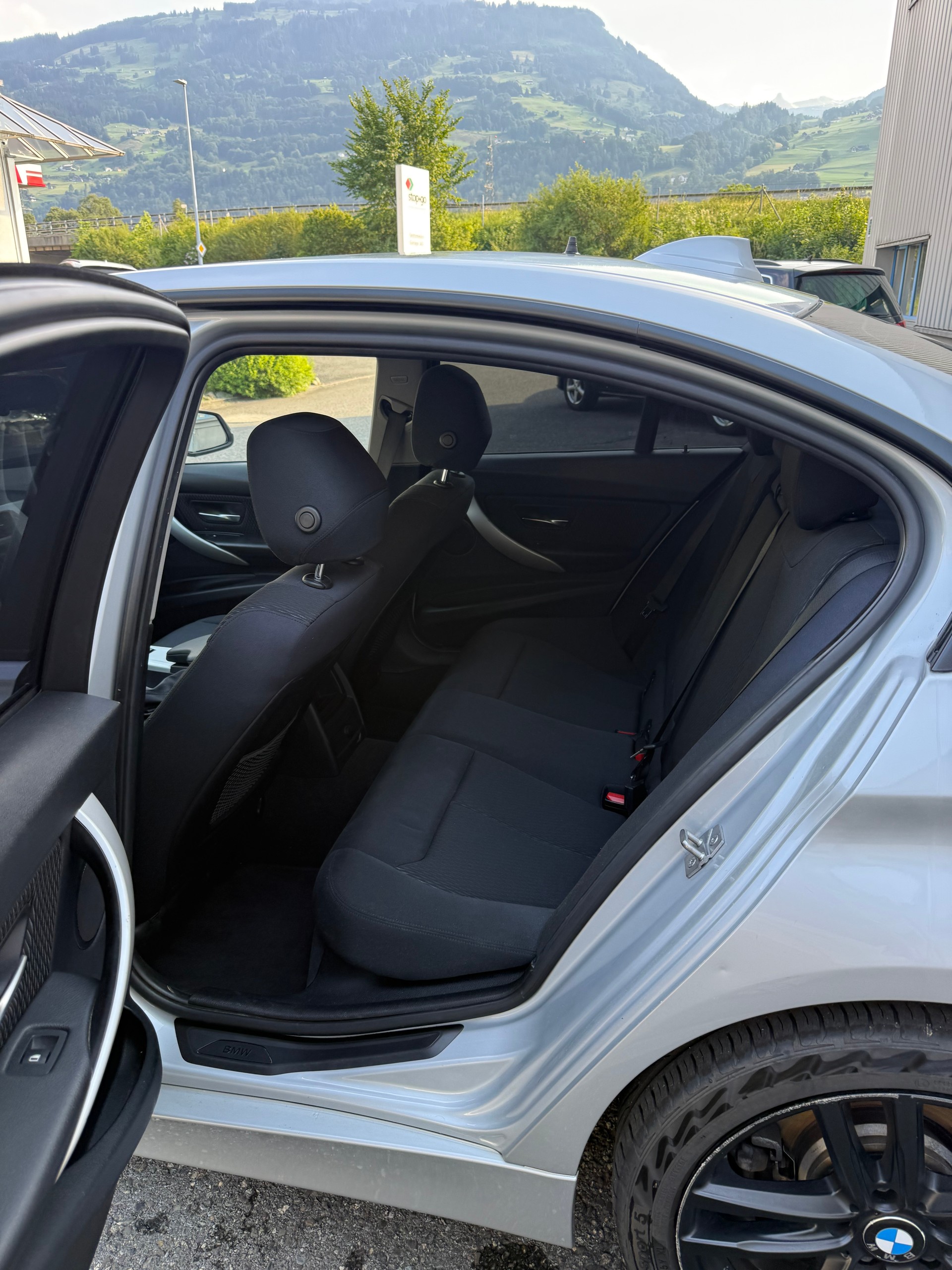 BMW 320d xDrive Modern Line Steptronic-image-8