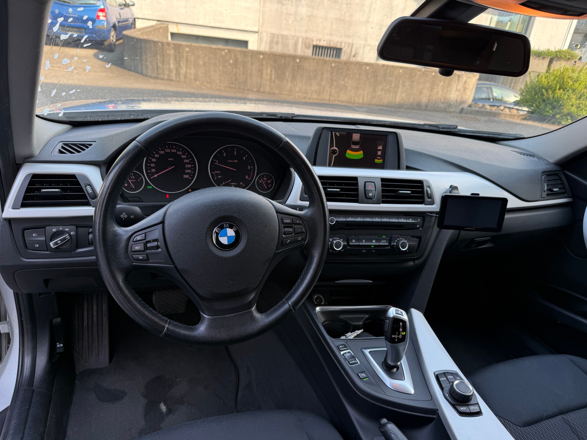 BMW 320d xDrive Modern Line Steptronic-image-5