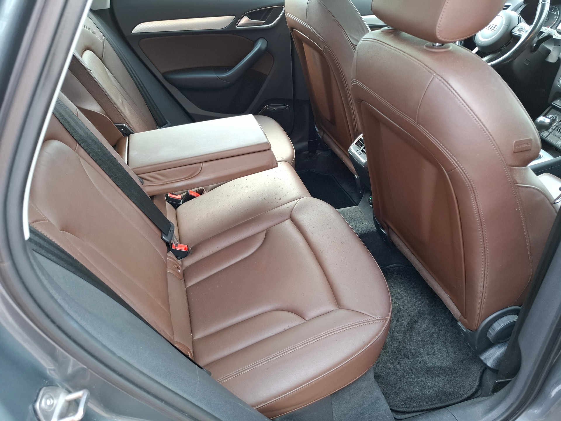 AUDI Q3 2.0 TFSI quattro S-tronic-image-8
