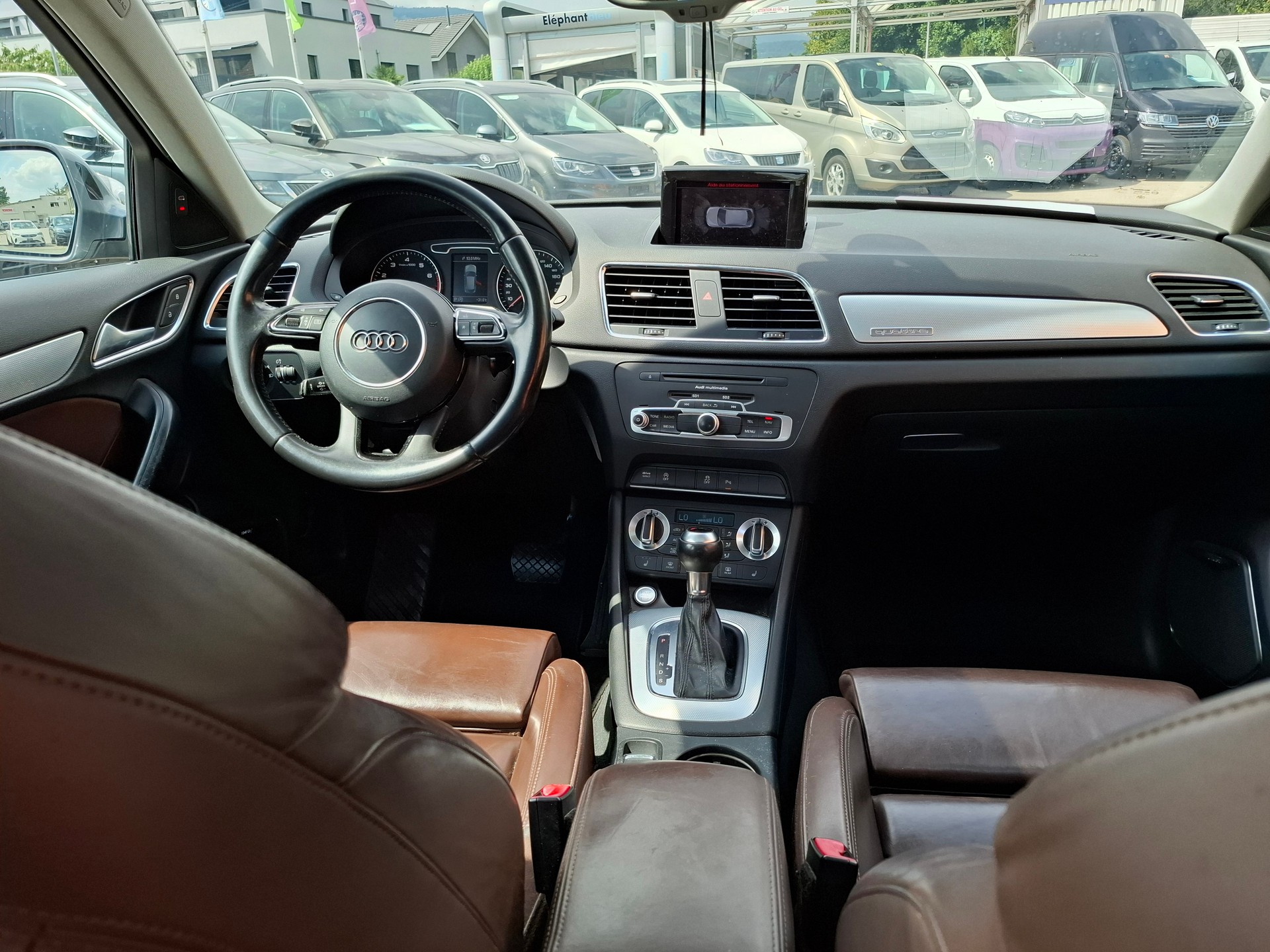 AUDI Q3 2.0 TFSI quattro S-tronic-image-9