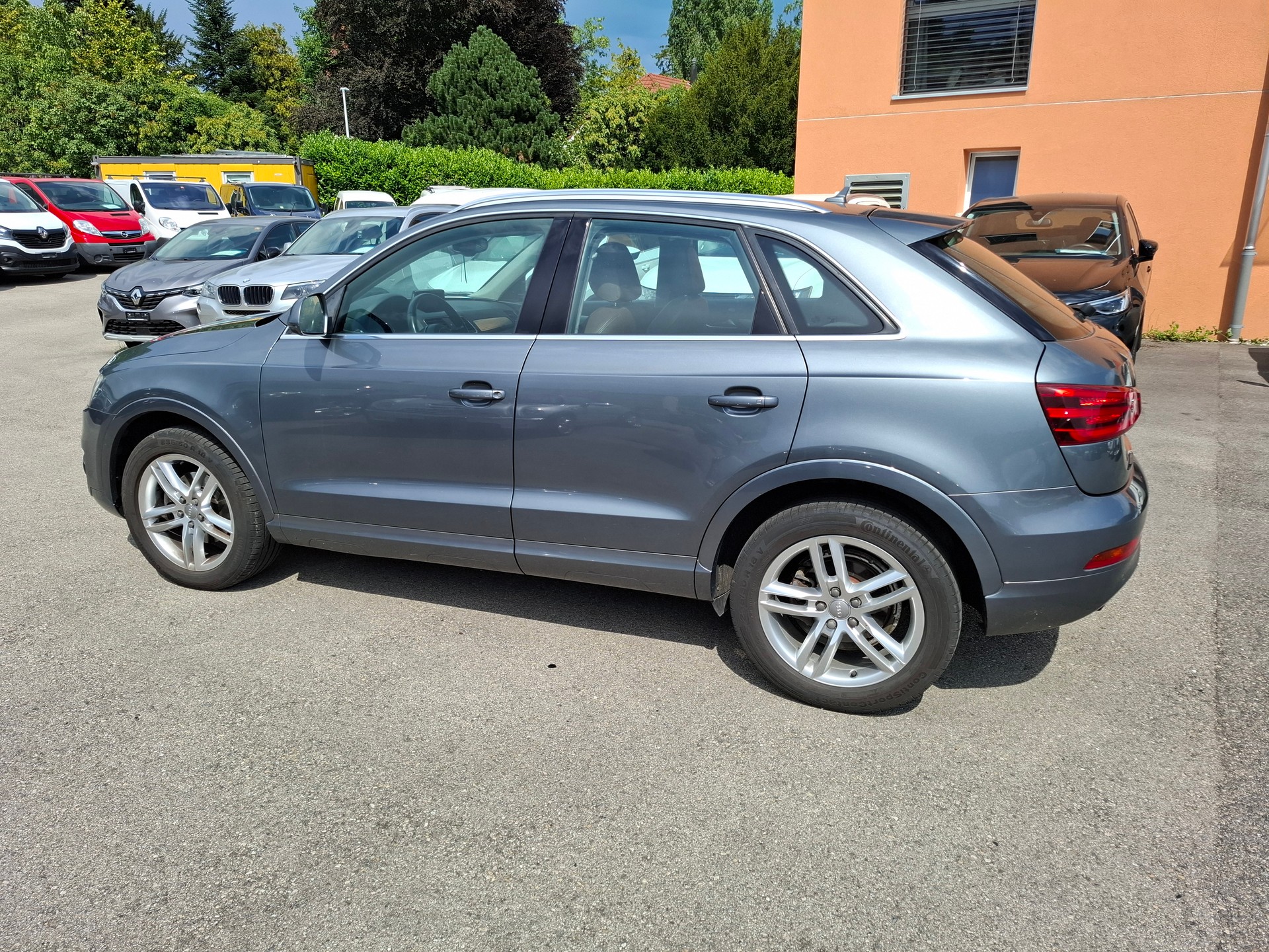 AUDI Q3 2.0 TFSI quattro S-tronic-image-4