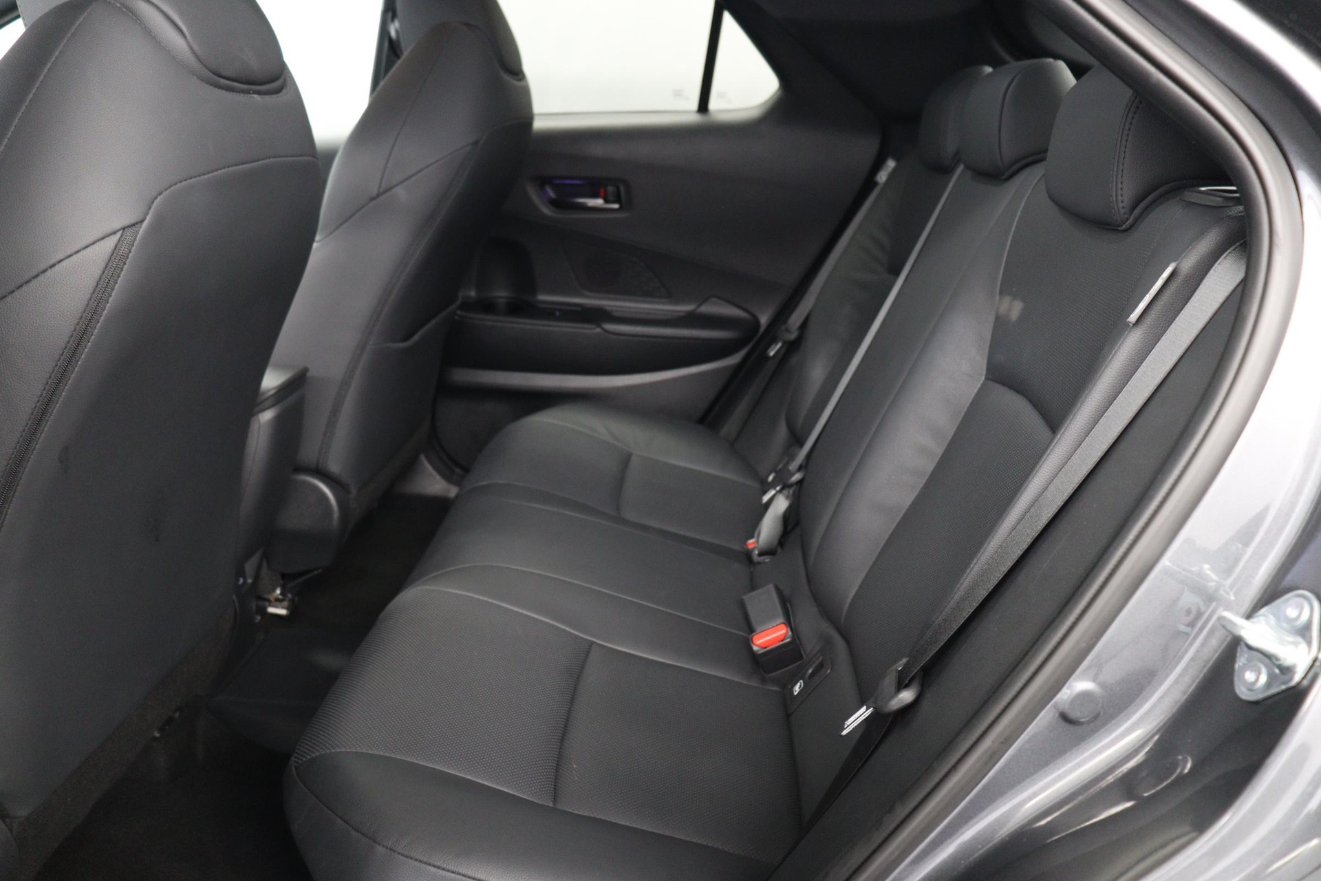 TOYOTA C-HR 2.0 PHEV Style-image-8