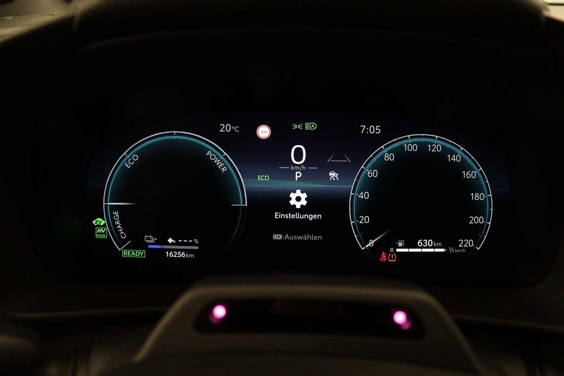 TOYOTA C-HR 2.0 PHEV Style-image-13