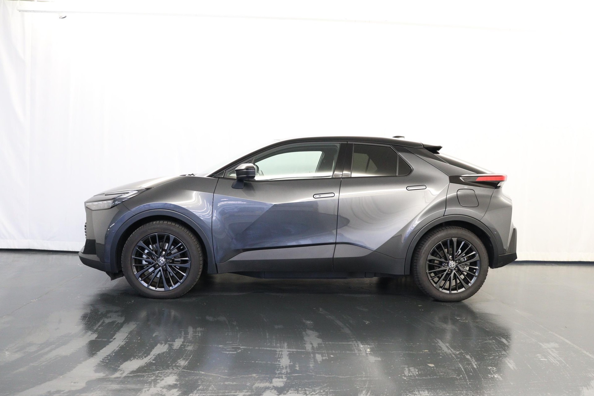 TOYOTA C-HR 2.0 PHEV Style-image-3