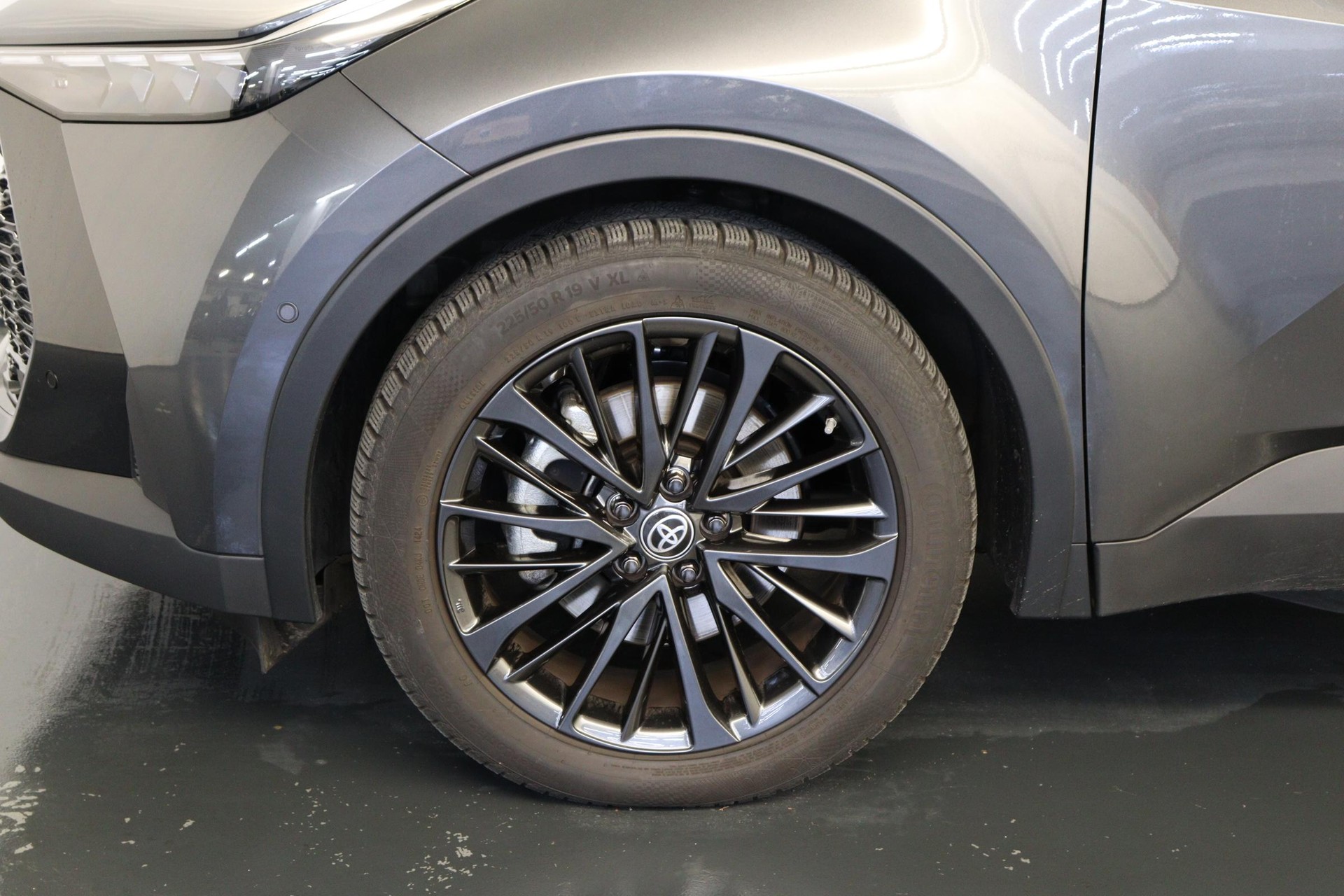 TOYOTA C-HR 2.0 PHEV Style-image-12