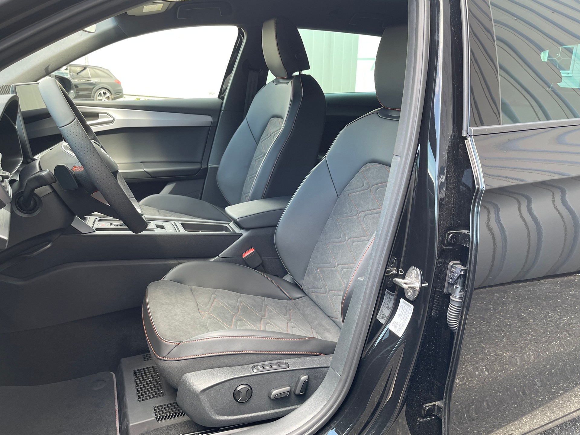 SEAT Leon ST 1.5 eHybrid pHEV DSG Move FR-image-6