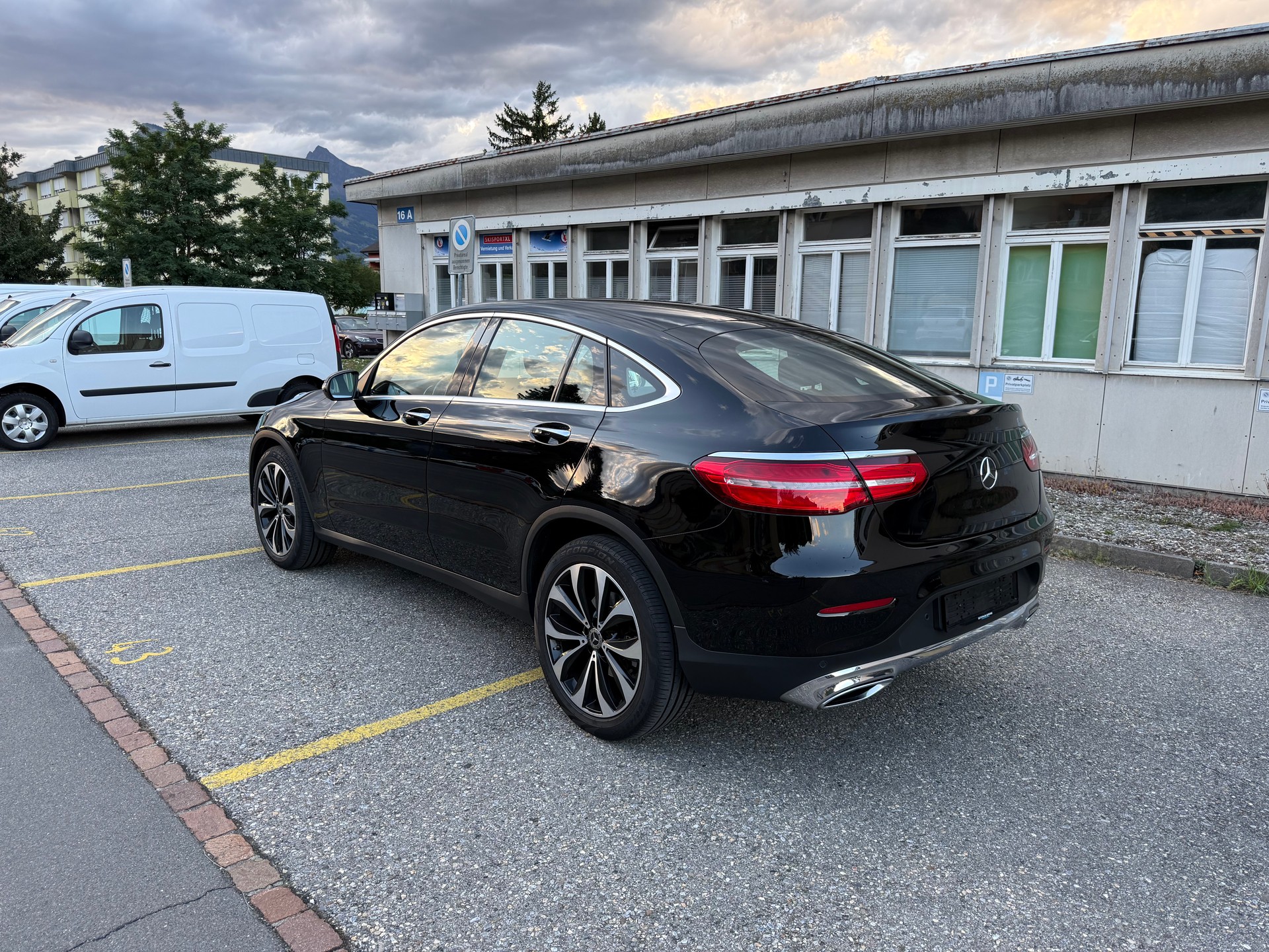 MERCEDES-BENZ GLC Coupé 250 d 4Matic 9G-Tronic-image-3