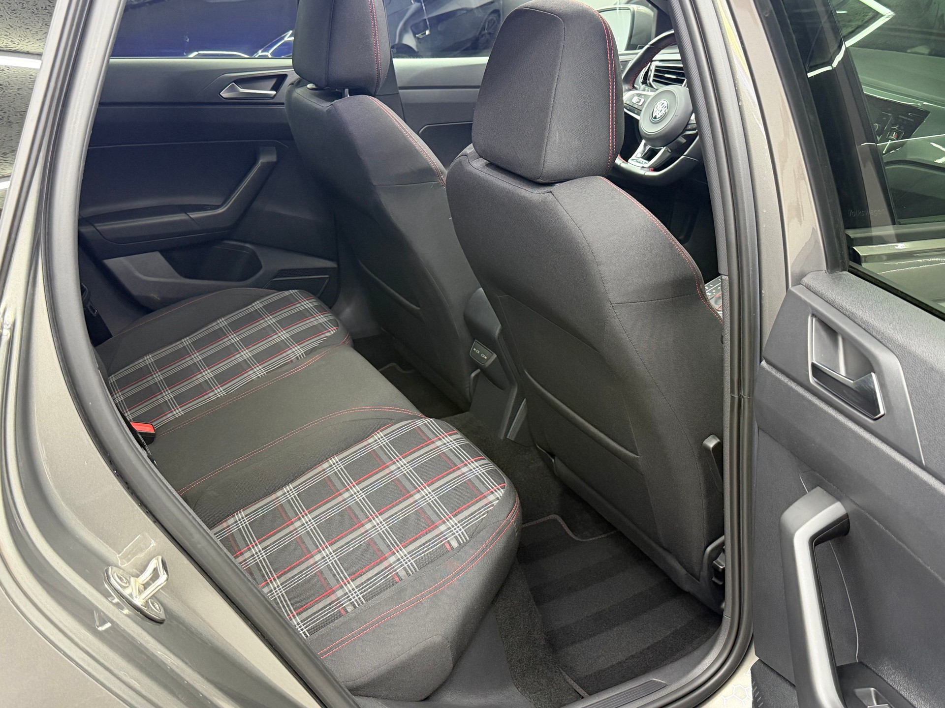 VW Polo 2.0 TSI GTI DSG-image-9