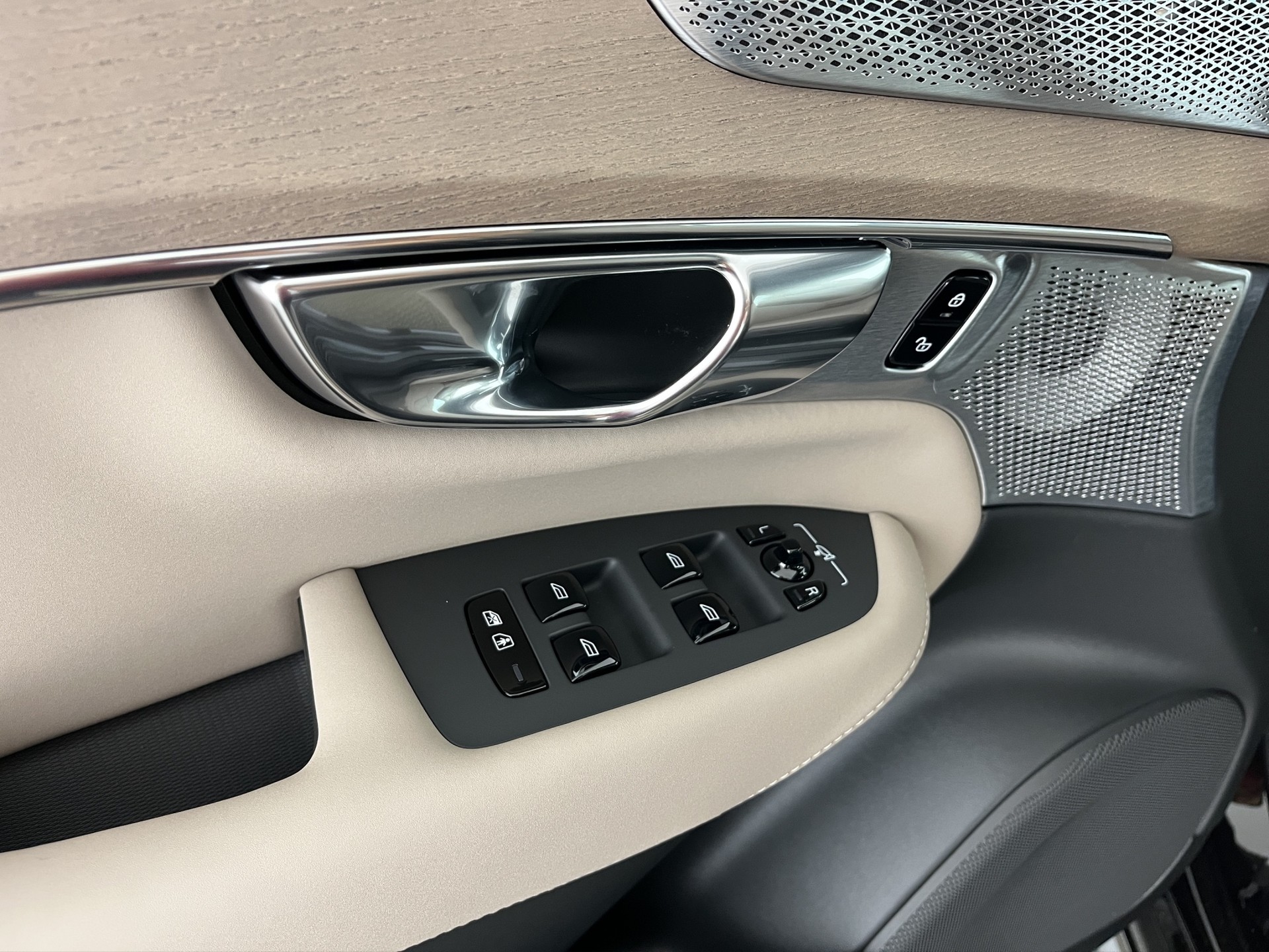 VOLVO XC90 2.0 T8 TE Ultra Dark eAWD-image-11