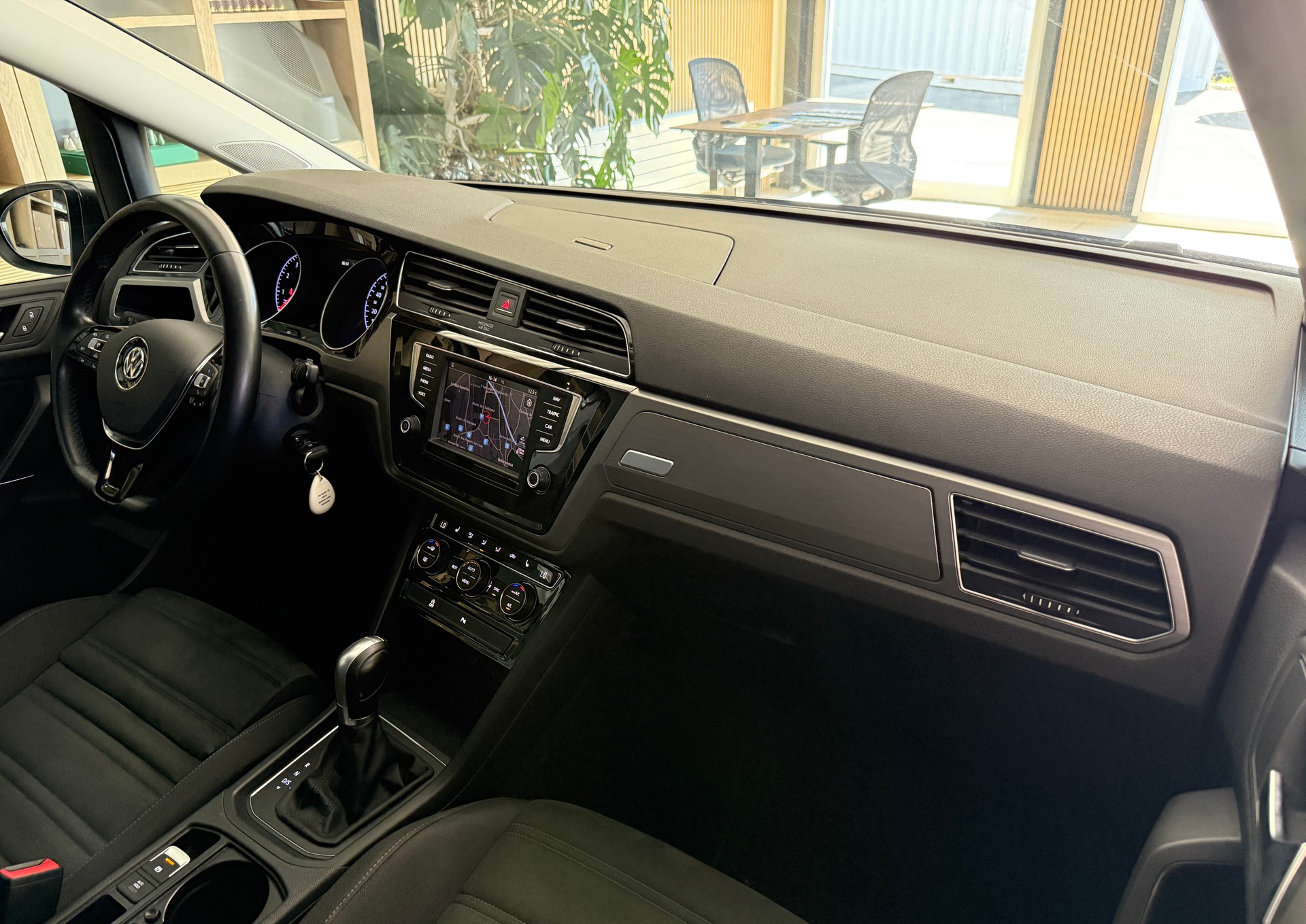 VW Touran 1.4 TSI BlueMotion Technology Comfortline DSG-image-8
