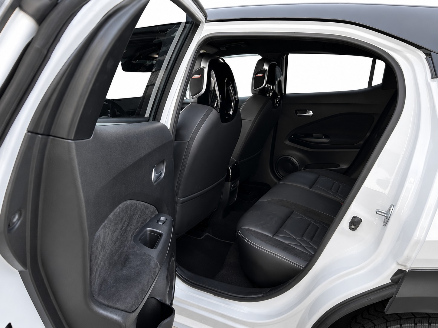 NISSAN Juke 1.0 DIG-T Tekna CH FAHRZEUG-image-7