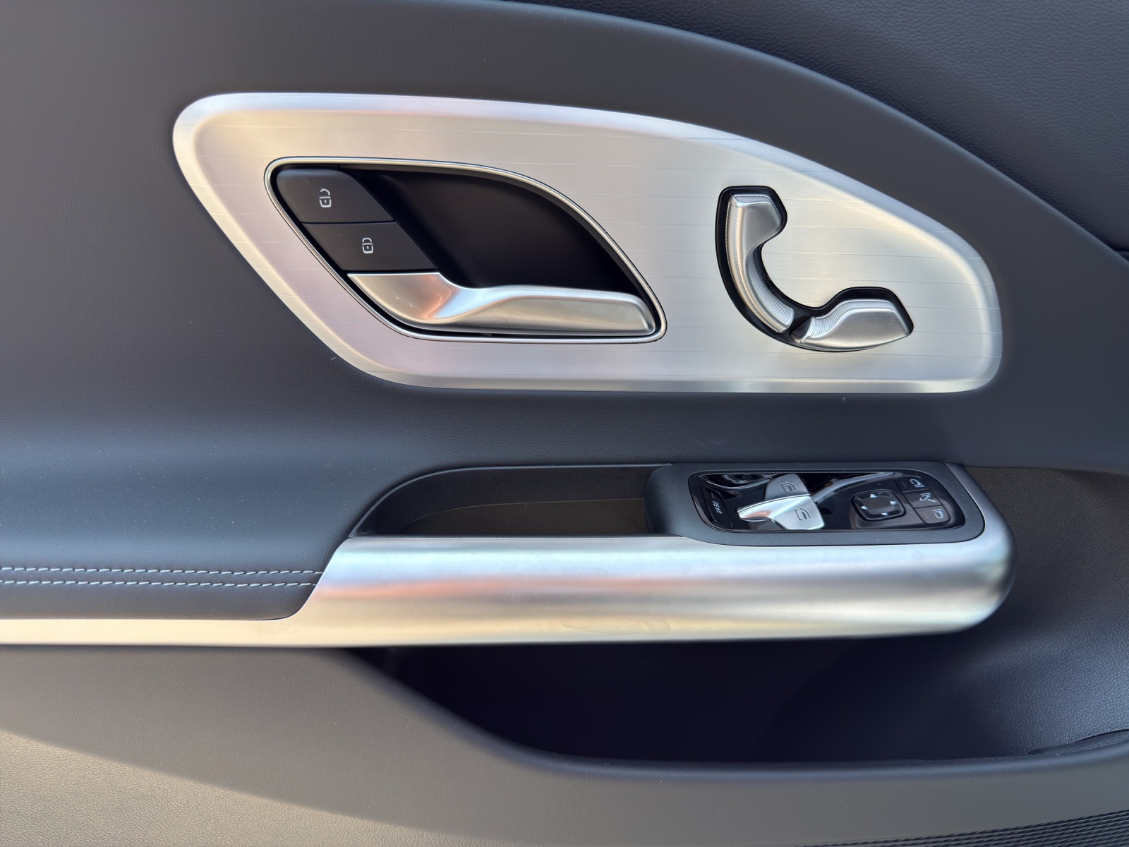 MERCEDES-BENZ CLA Shooting Brake 350 4Matic 85 kWh EQ-image-12