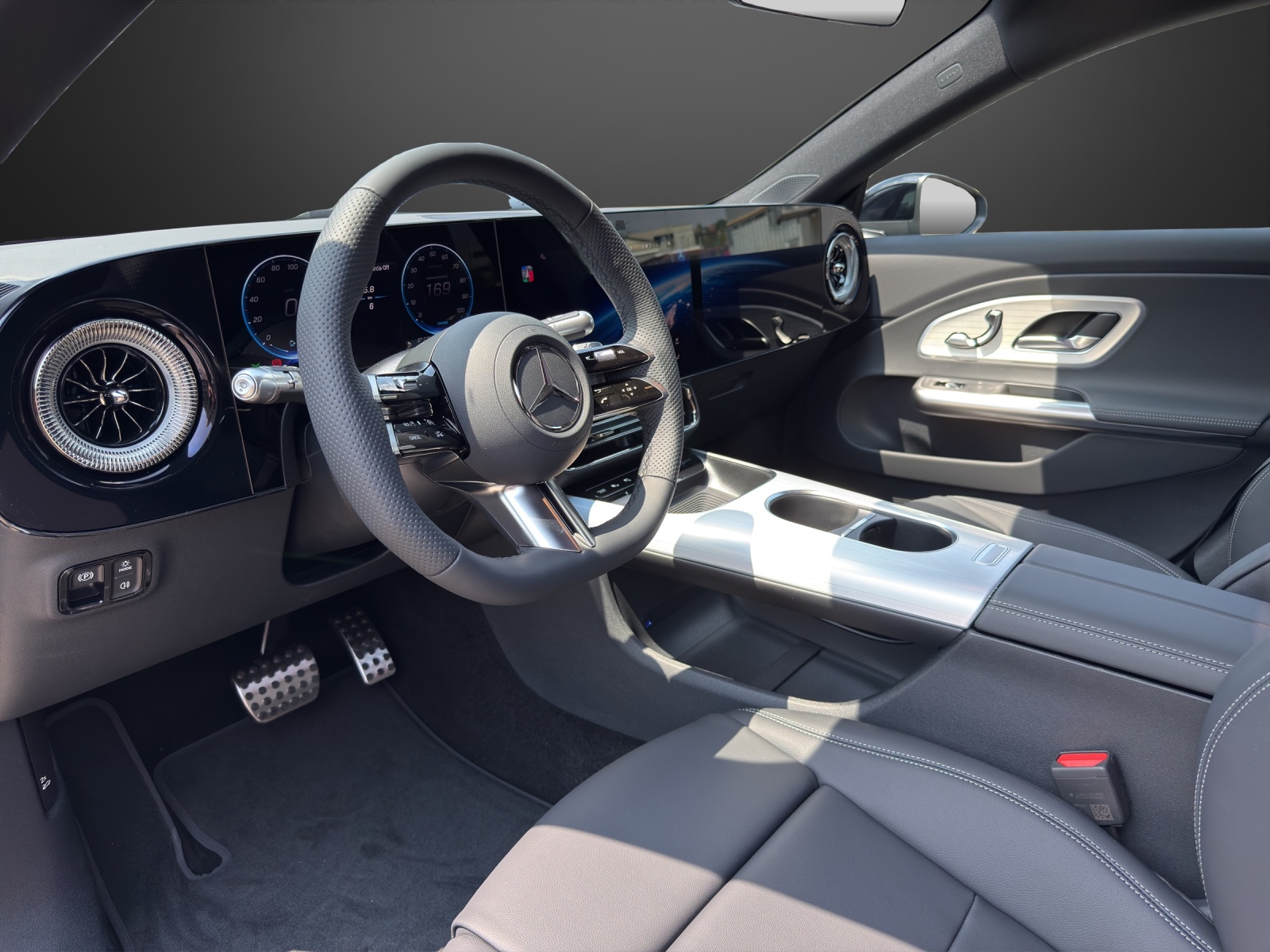 MERCEDES-BENZ CLA Shooting Brake 350 4Matic 85 kWh EQ-image-9