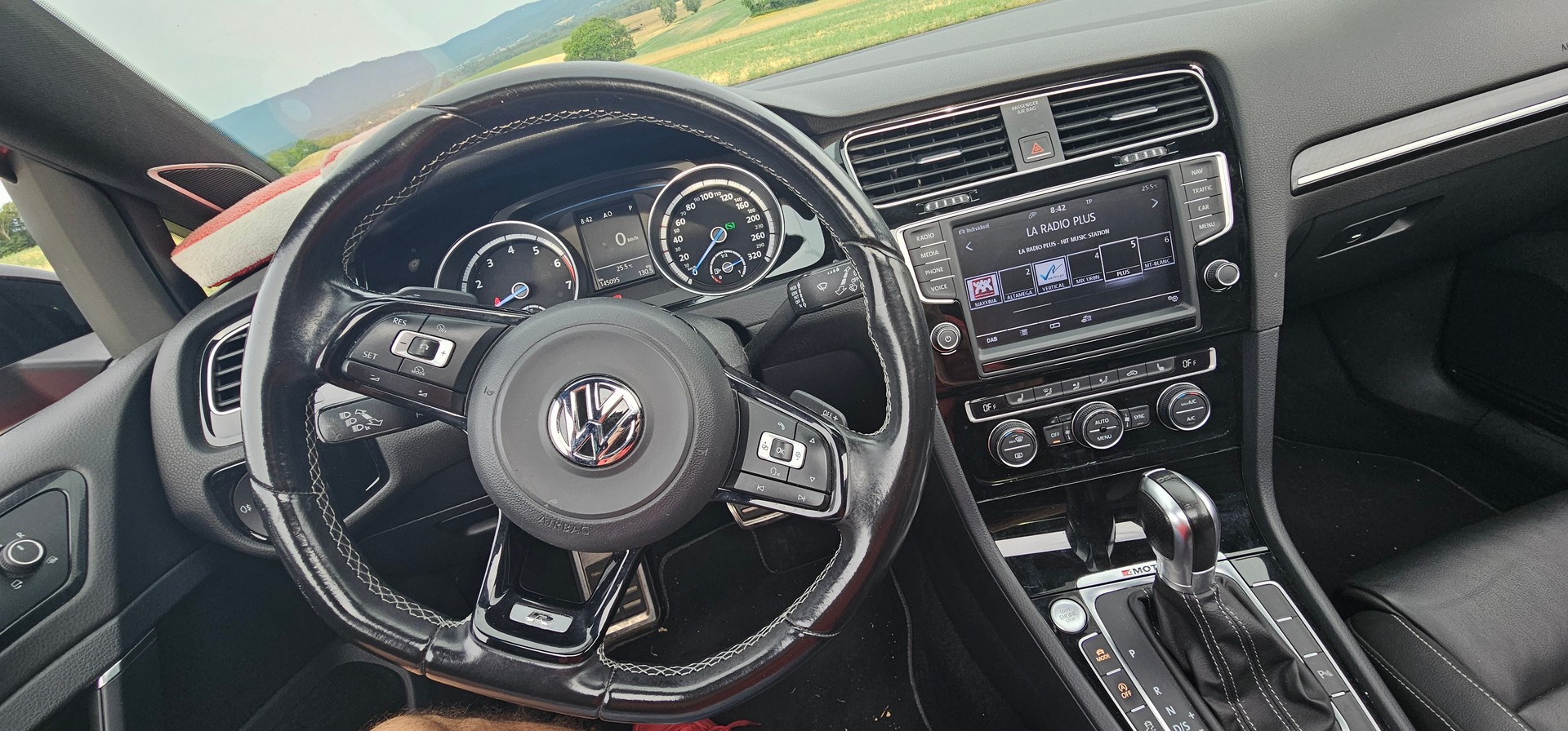VW 2.0 TSI R DSG 4motion-image-4