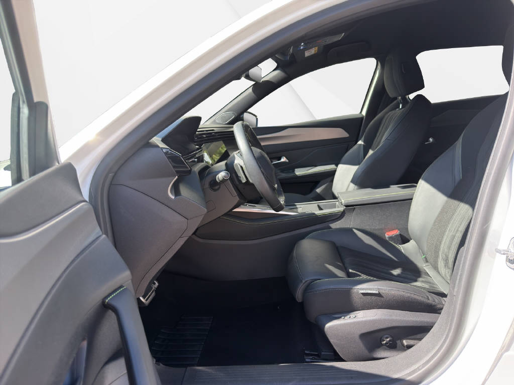 PEUGEOT 308 SW 1.2 PureTech Active-image-4