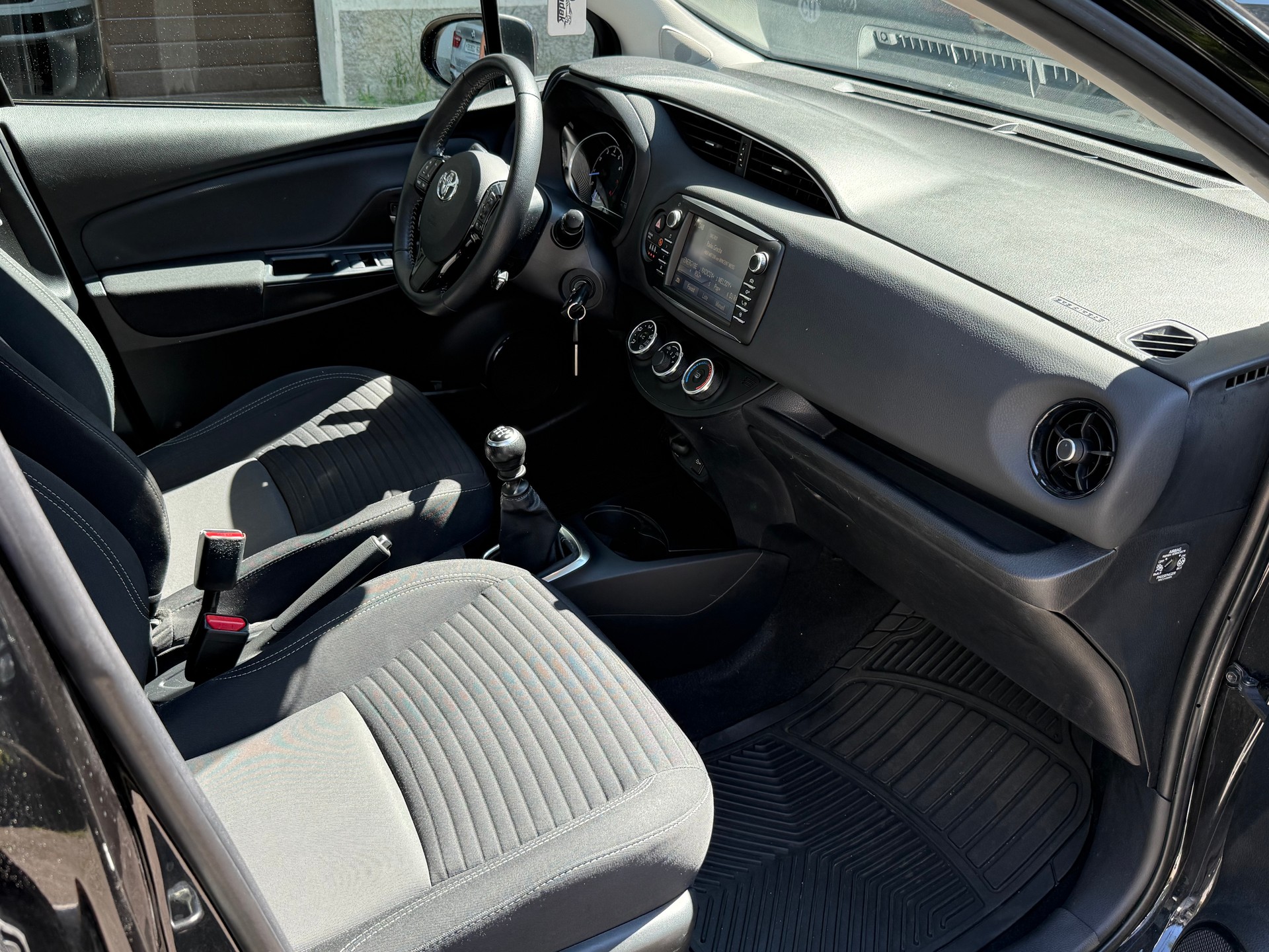 TOYOTA Yaris 1.5 Style-image-11