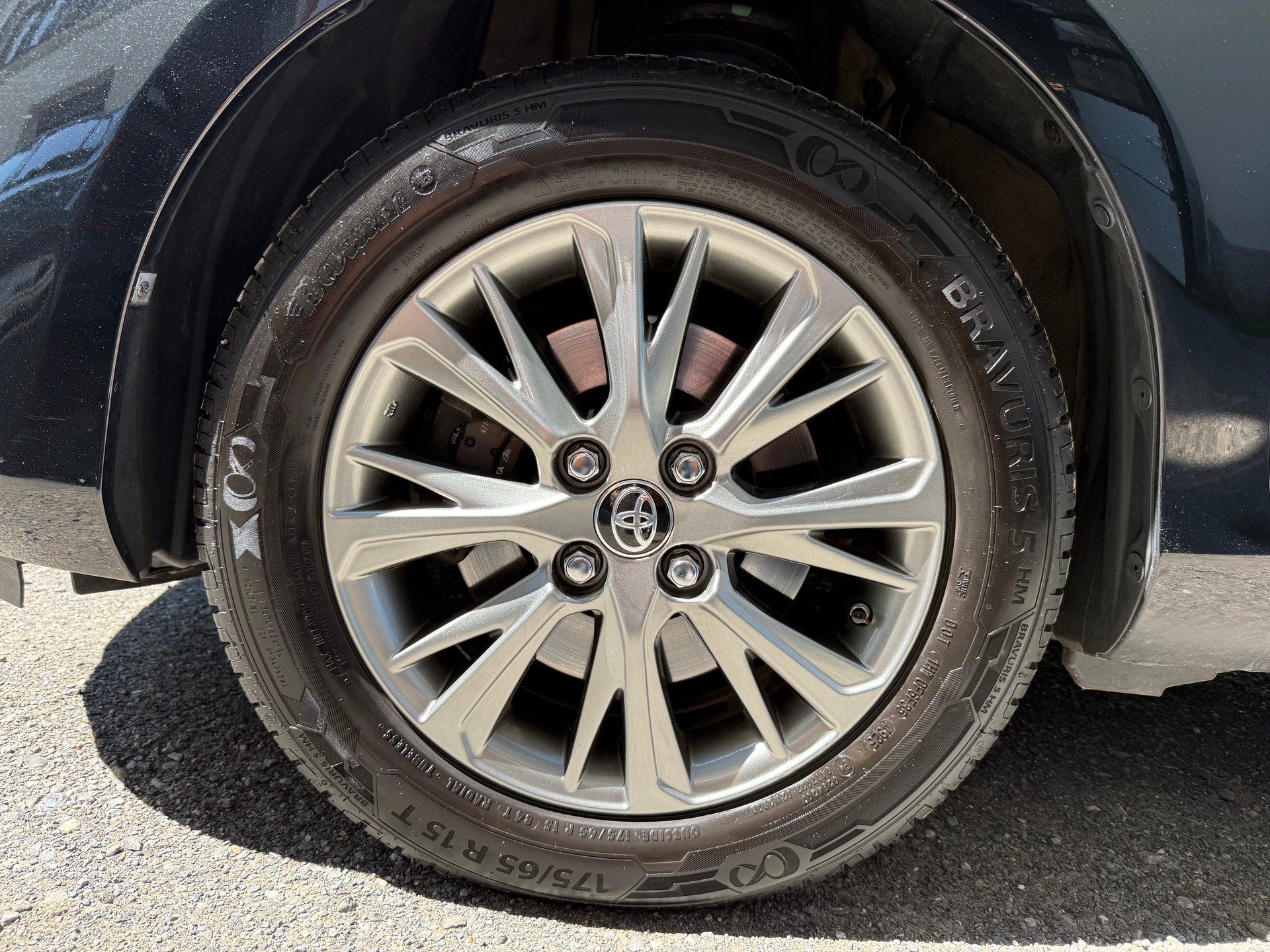 TOYOTA Yaris 1.5 Style-image-14