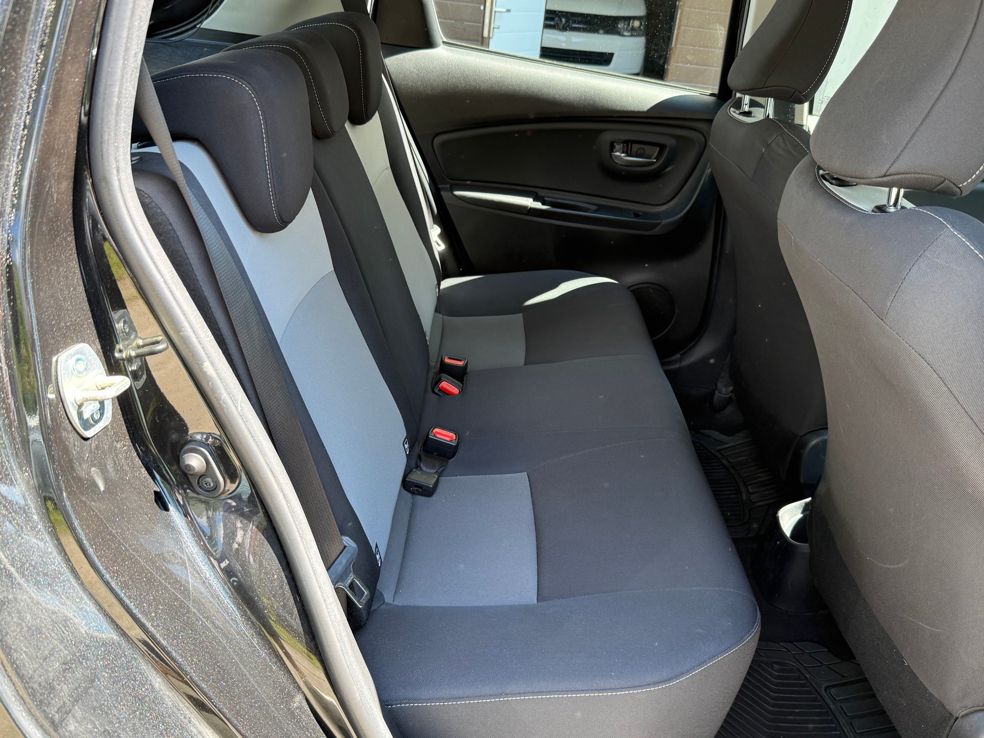TOYOTA Yaris 1.5 Style-image-13