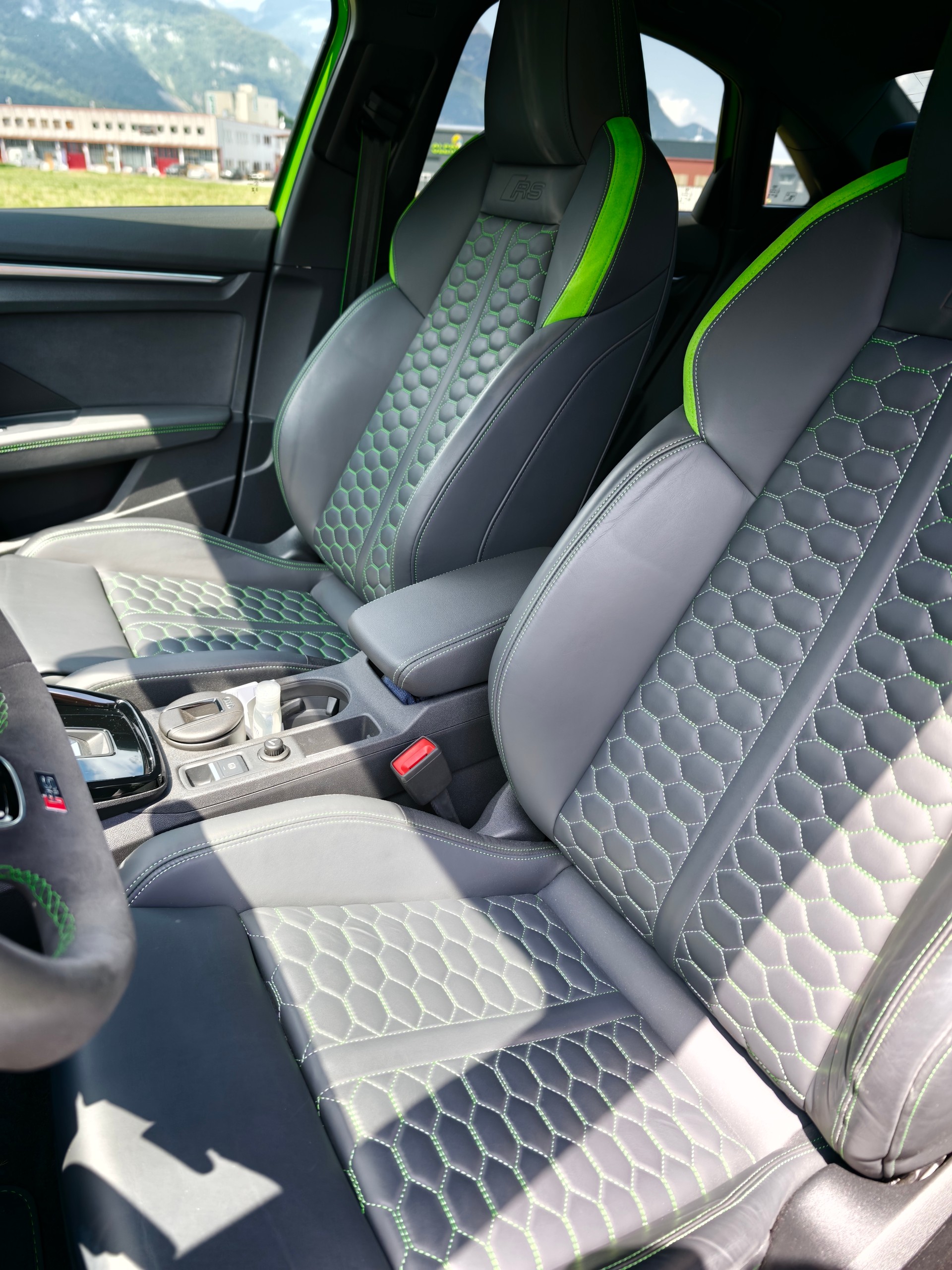 AUDI RS3 Limousine 2.5 TFSI quattro S-Tronic-image-5