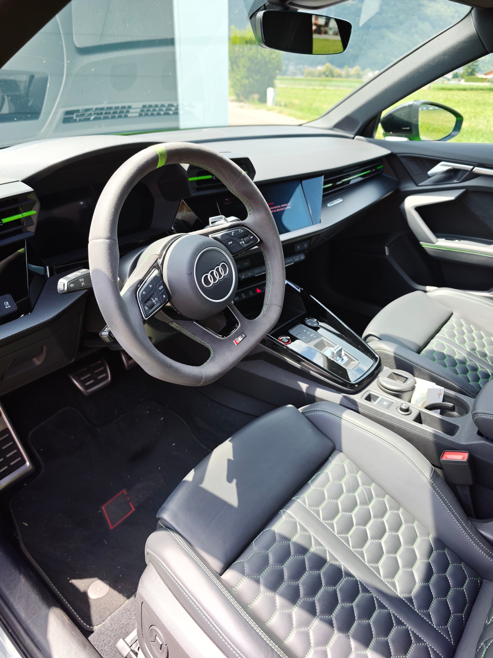 AUDI RS3 Limousine 2.5 TFSI quattro S-Tronic-image-4