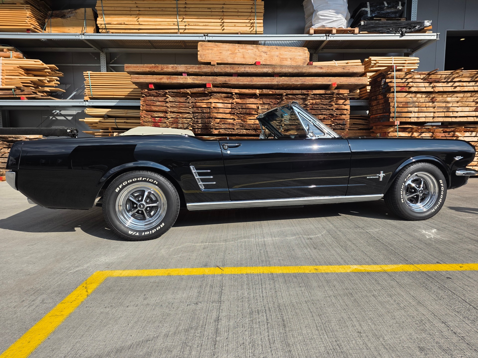 FORD MUSTANG-image-0