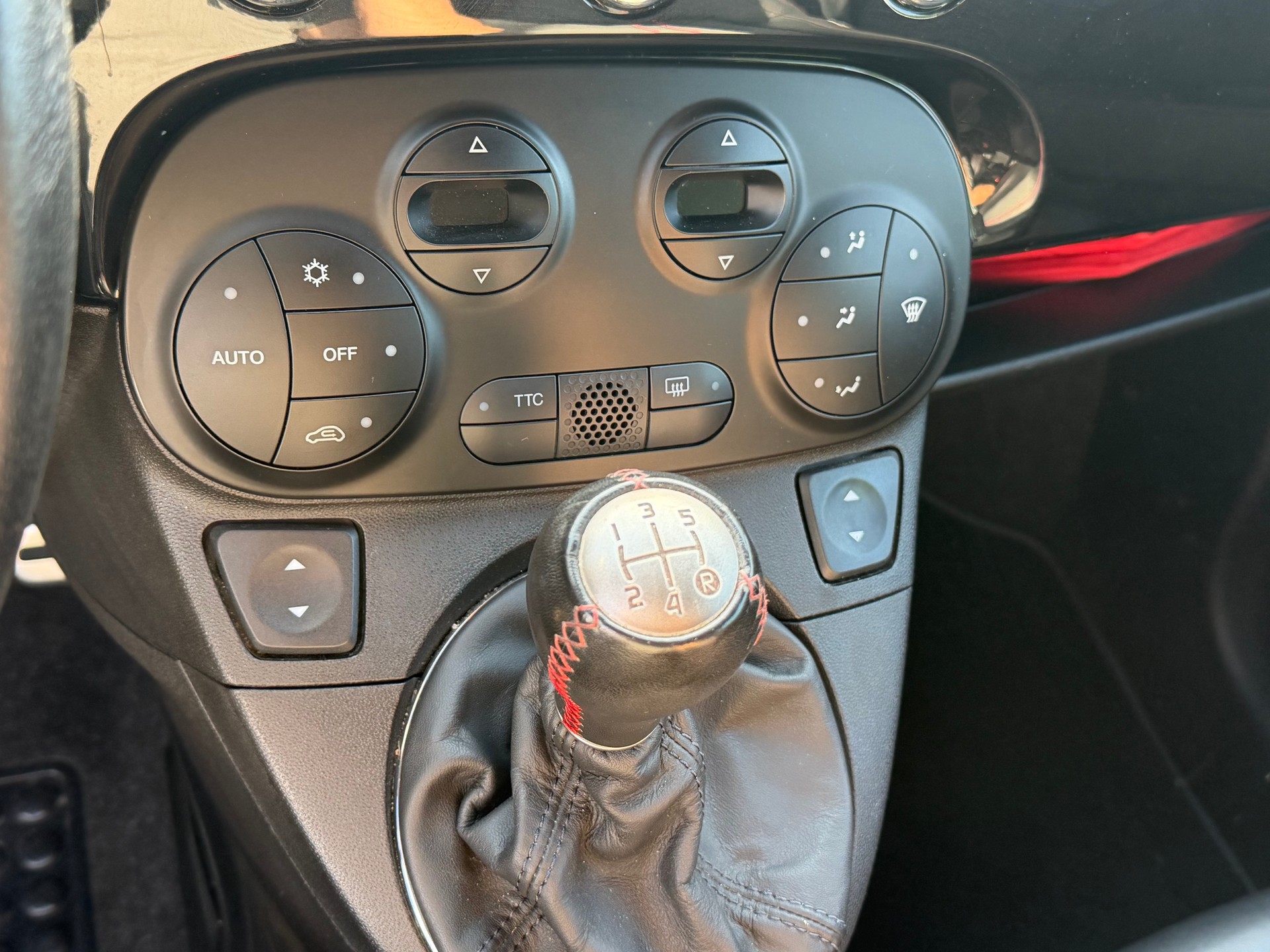 FIAT 500 1.4 16V Turbo Abarth-image-13