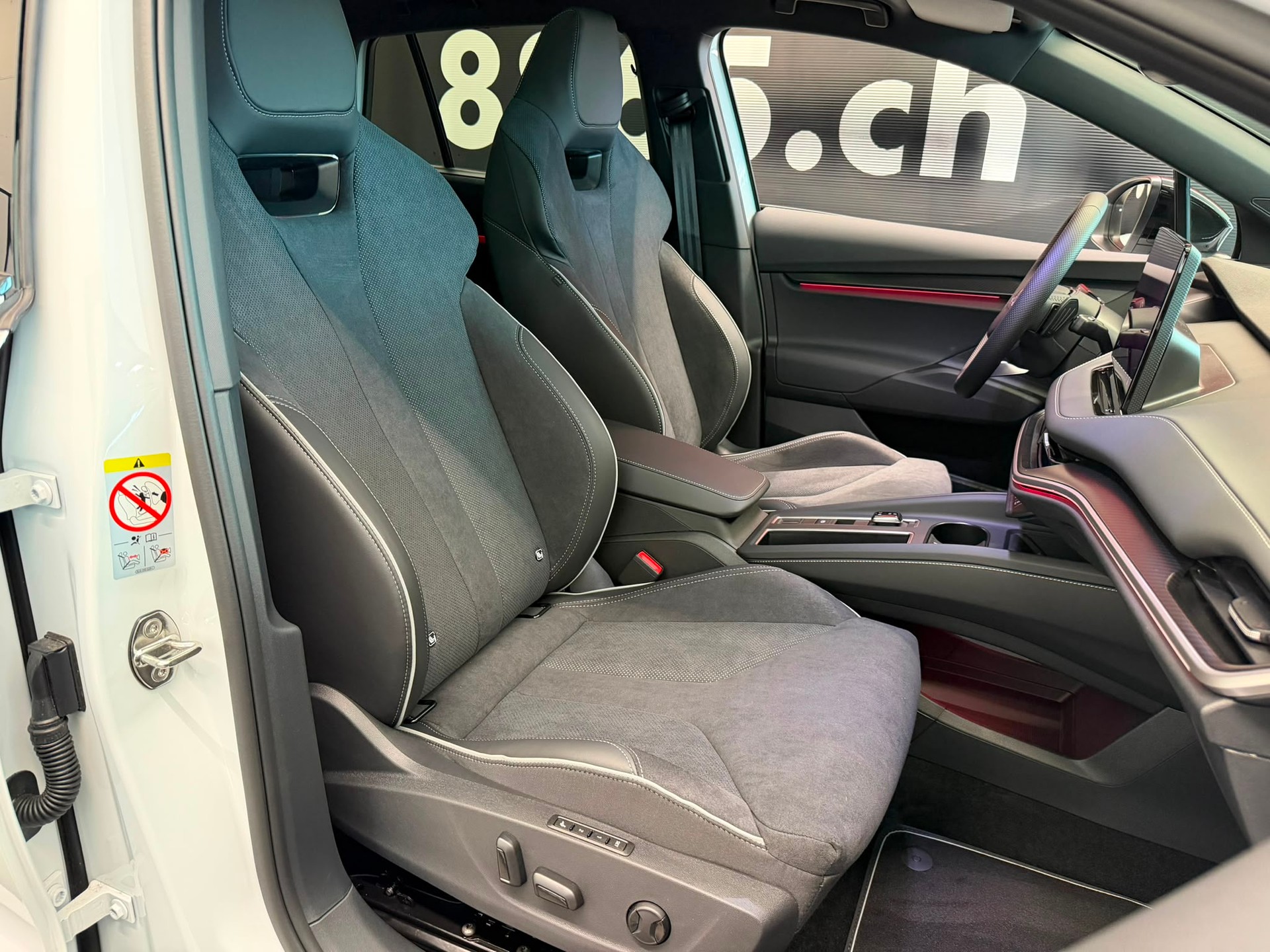 SKODA Enyaq 85x Sportline 4x4-image-27