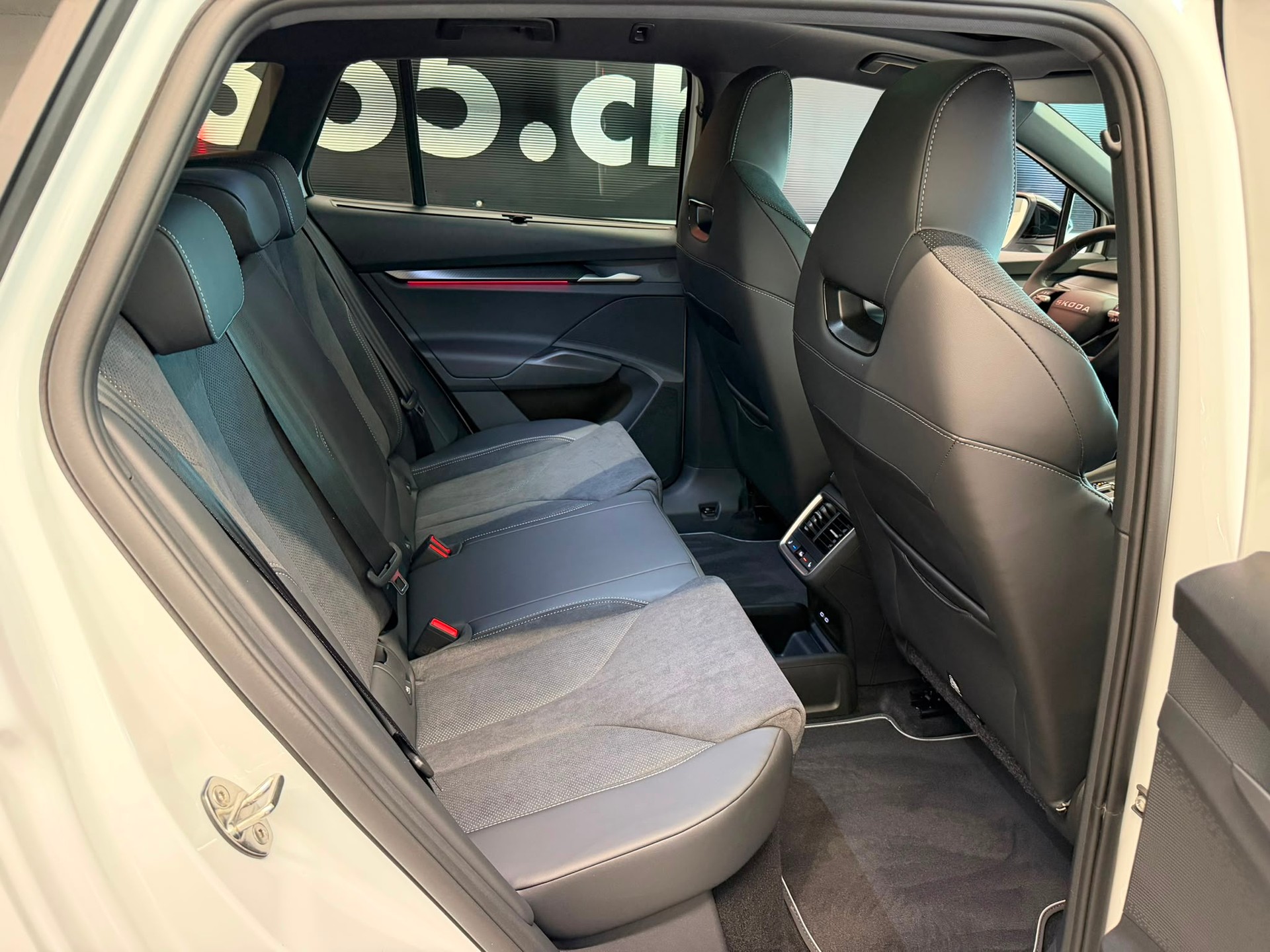 SKODA Enyaq 85x Sportline 4x4-image-30