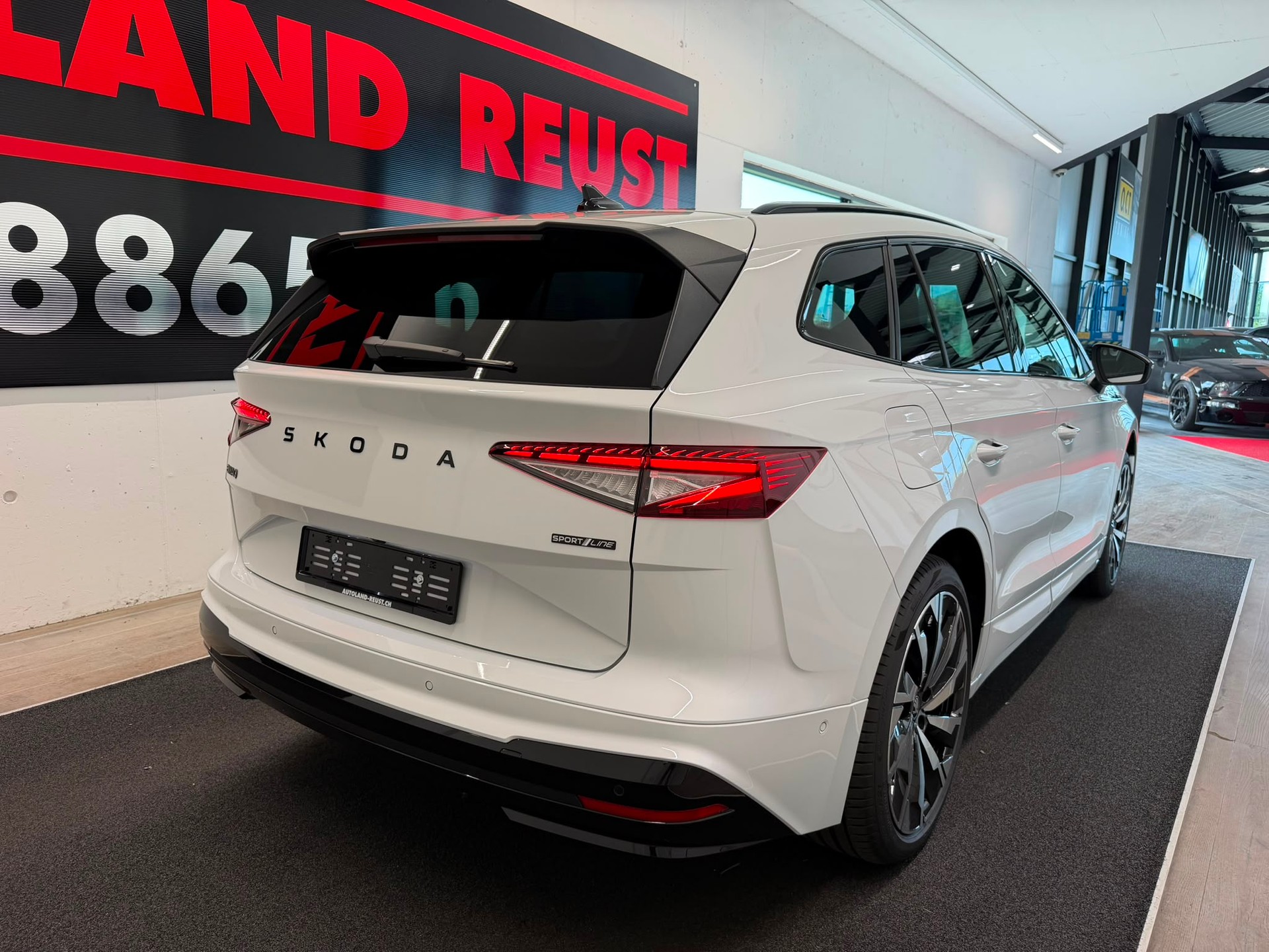 SKODA Enyaq 85x Sportline 4x4-image-6