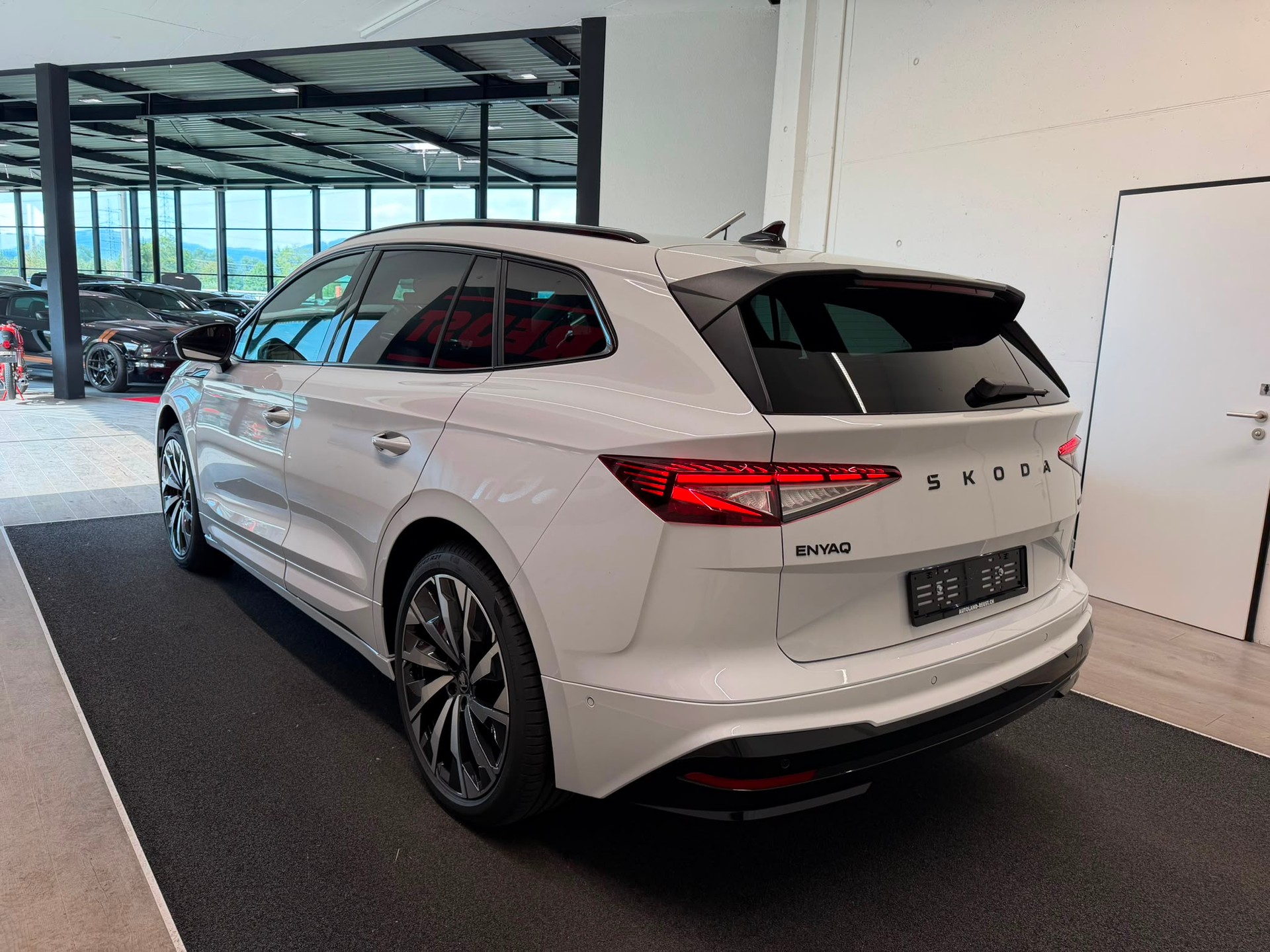 SKODA Enyaq 85x Sportline 4x4-image-5